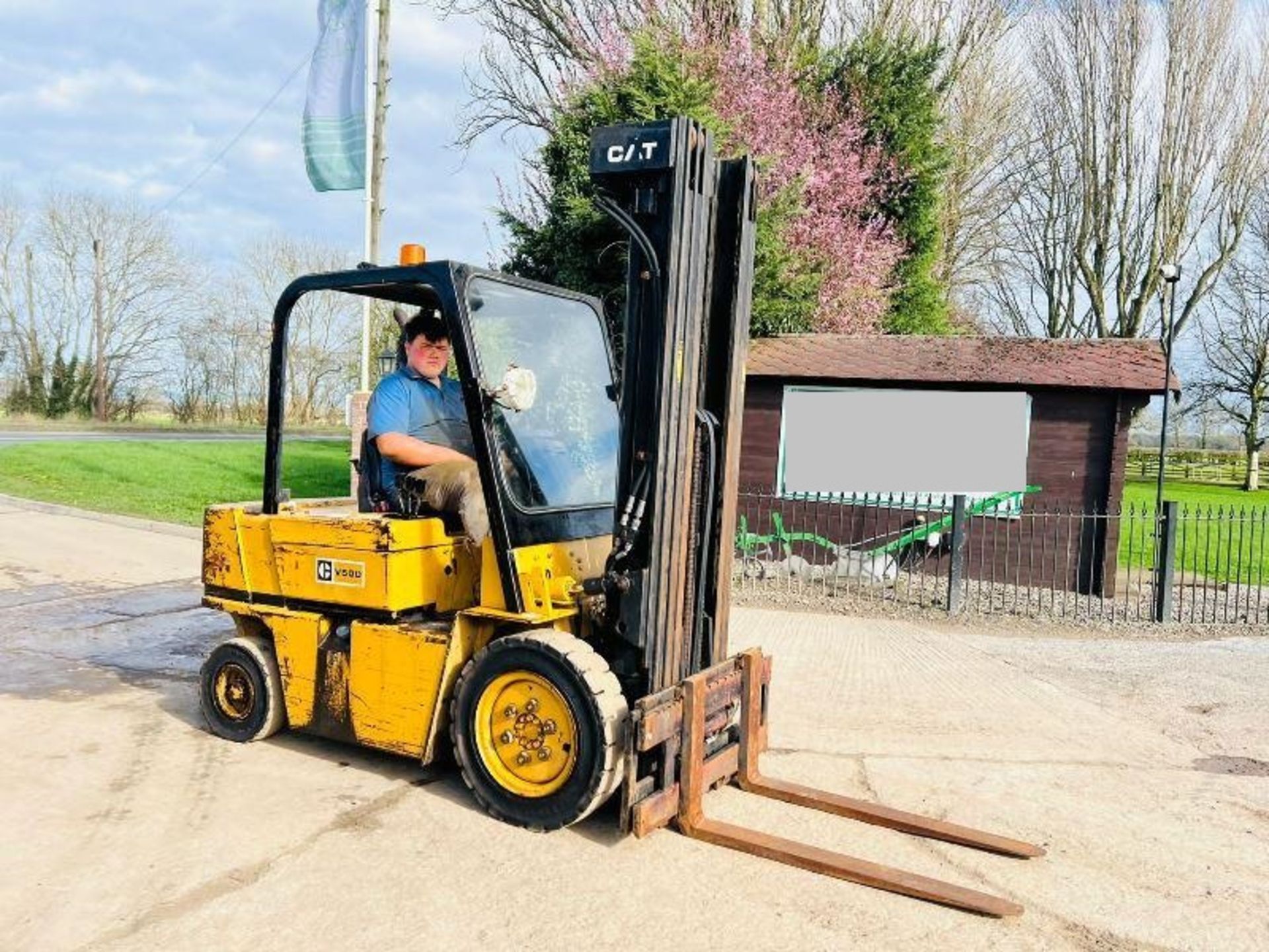 CATERPILLAR V50D DIESEL FORKLIFT C/W 3 STAGE MASK