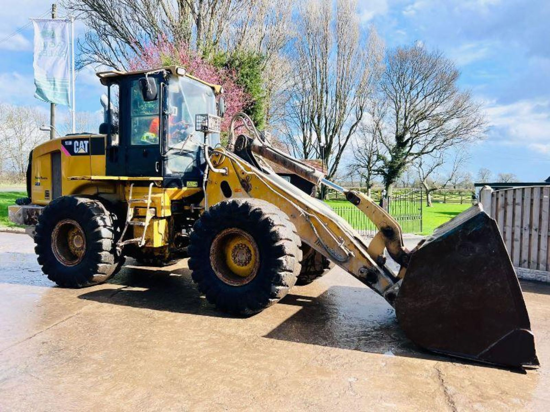 CATERPILLAR 930H 4WD LOADING SHOVEL * YEAR 2010 , 8958 HOURS * - Image 5 of 20