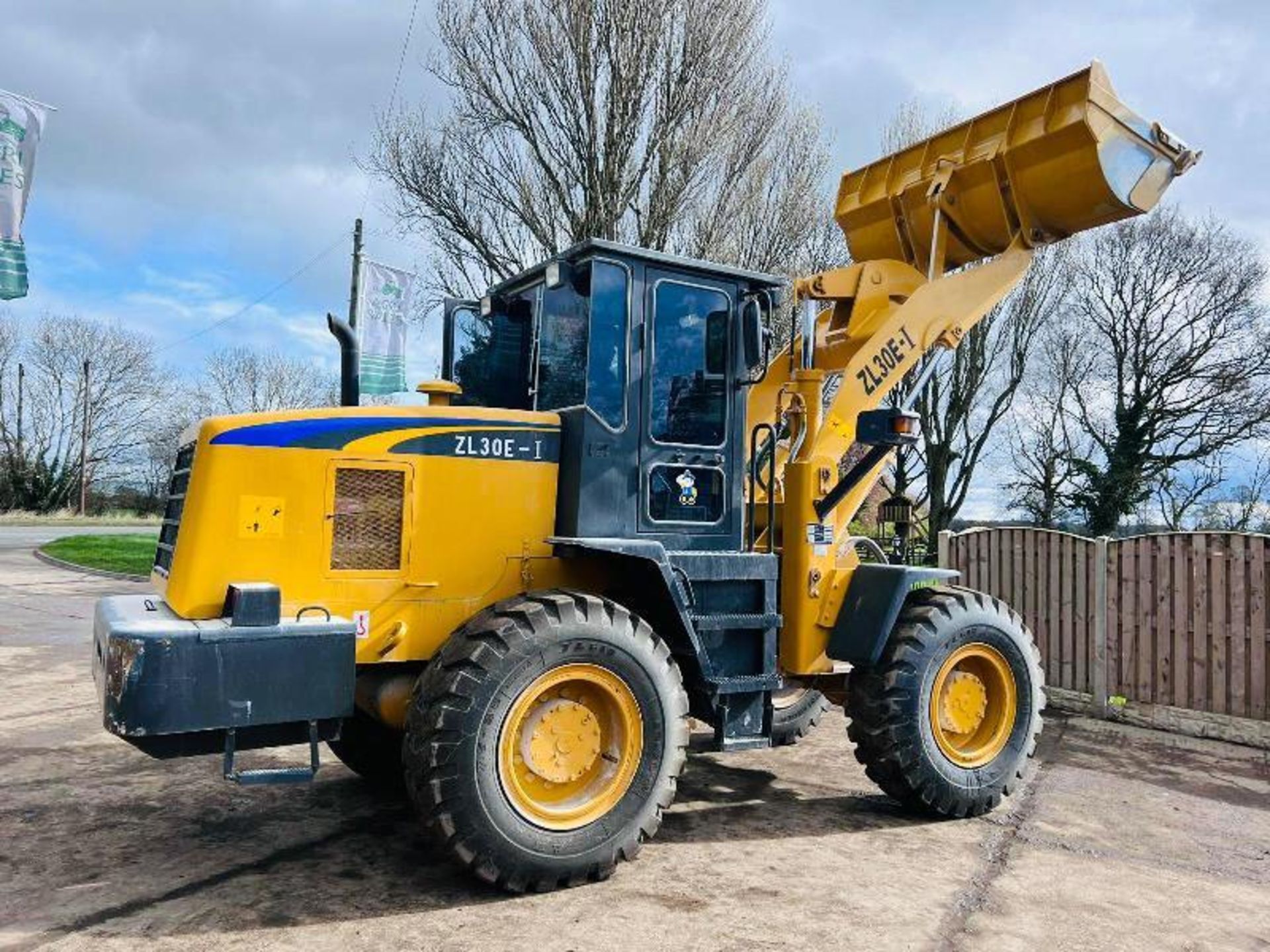 SEM ZL30E-1 4WD LOADING SHOVEL C/W BUCKET - Image 19 of 19