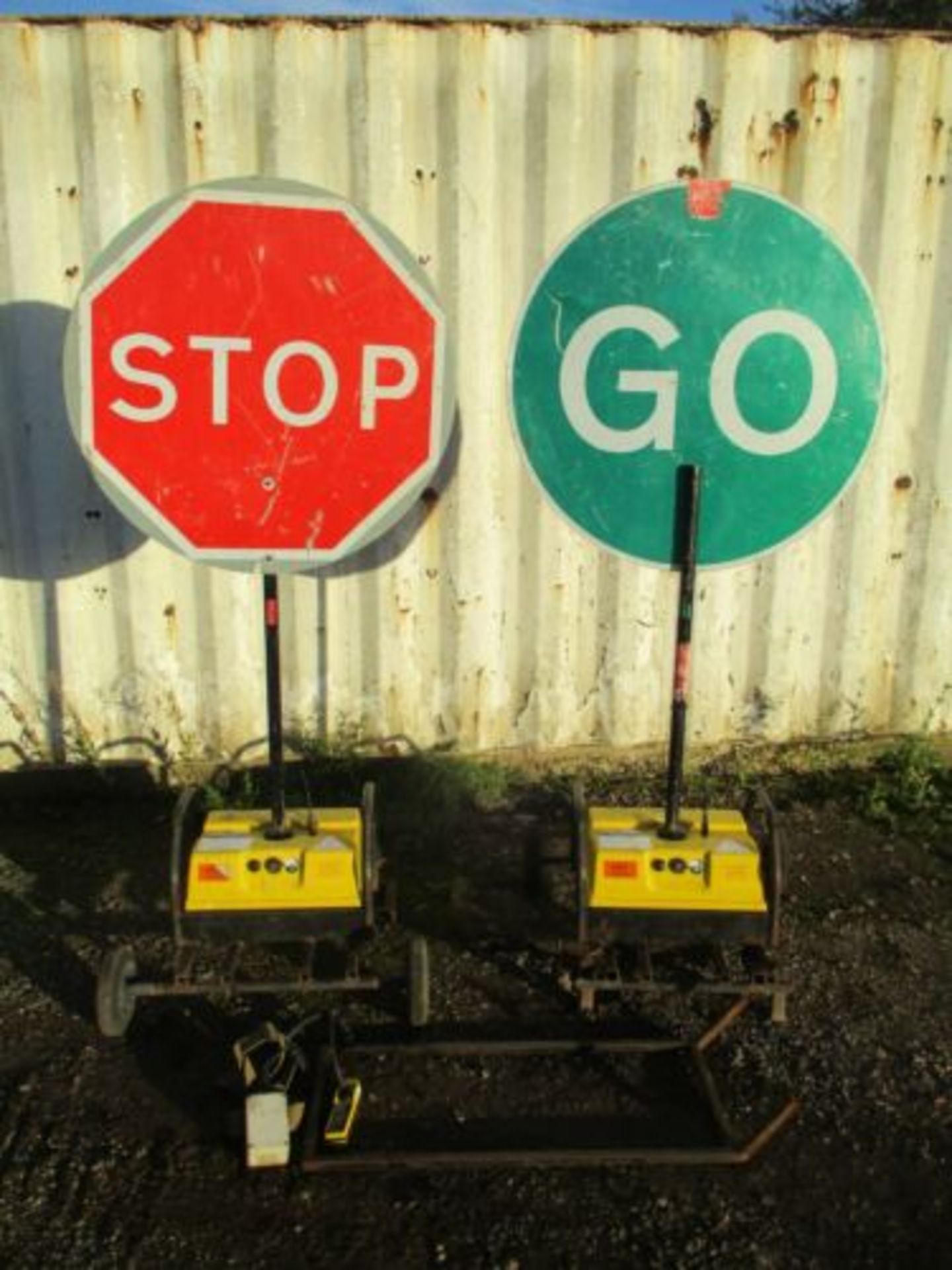 PIKE ROBOSIGN STOP GO BOARDS TRAFFIC LIGHTS SIGN LIGHT BATTERY 2 WAY DELIVERY