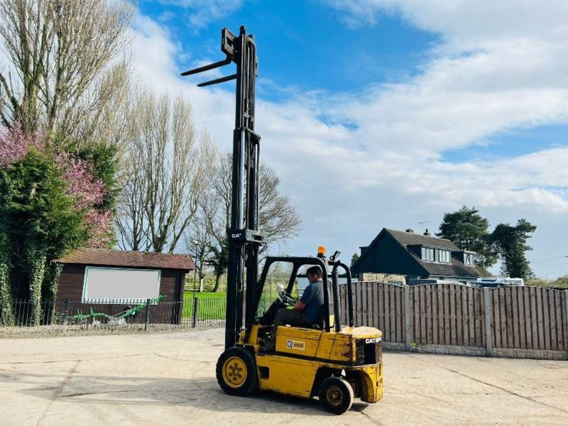 CATERPILLAR V50D DIESEL FORKLIFT C/W 3 STAGE MASK - Image 8 of 12