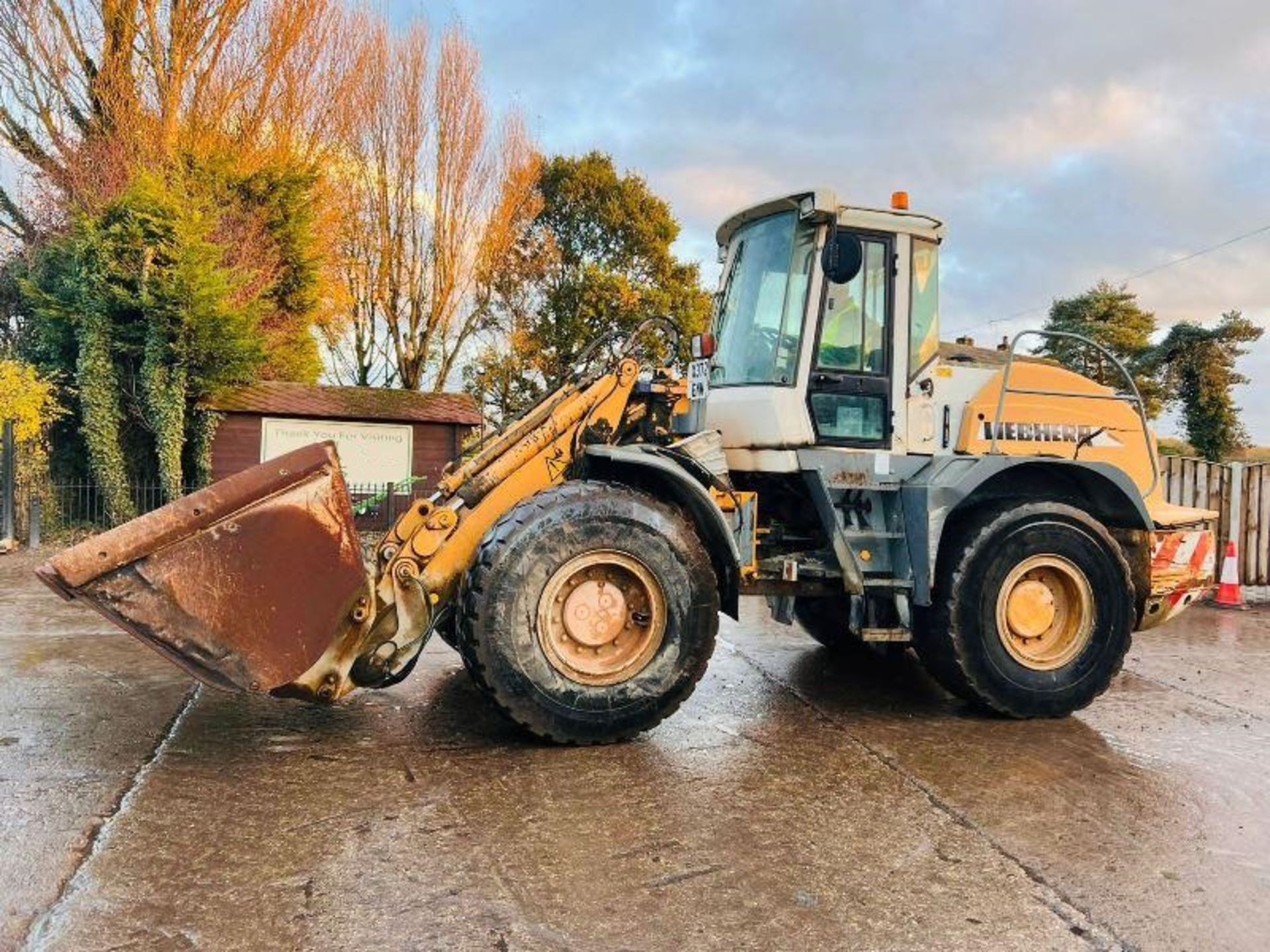 LIEBHERR L538 4WD LOADING SHOVEL C/W BUCKET - Image 9 of 11