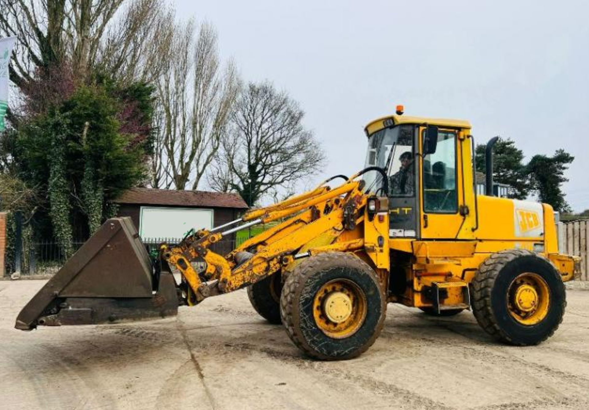 JCB 416 4WD HIGH TIP LOADING SHOVEL C/W TOE TIP BUCKET - Image 11 of 15