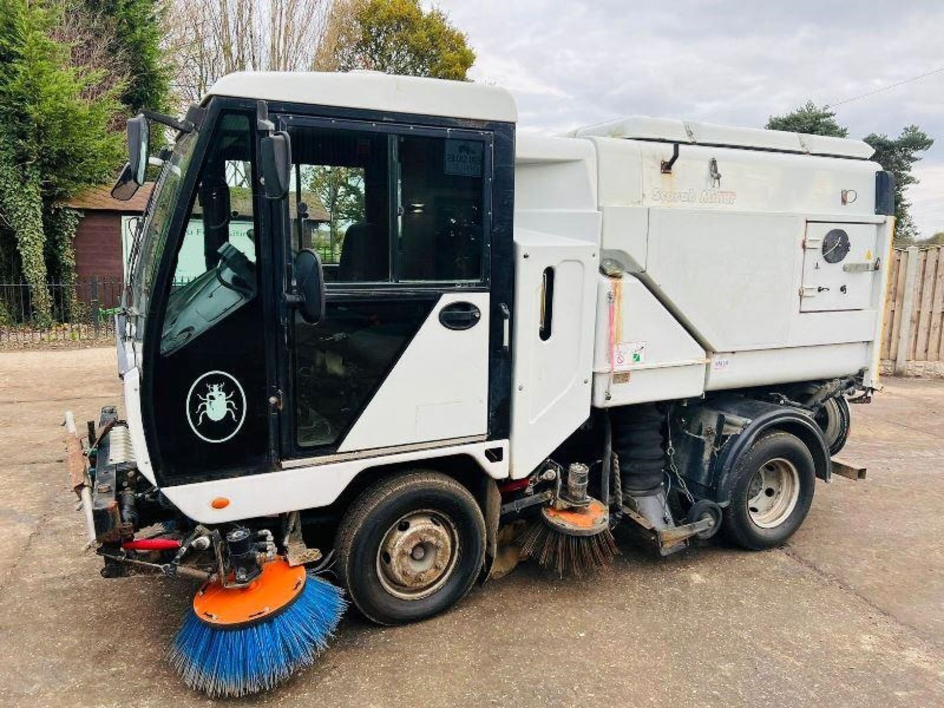 SCARAB MINOR 4X2 ROAD SWEEPER * YEAR 2013 * C/W REVERSE CAMERA - Image 3 of 11