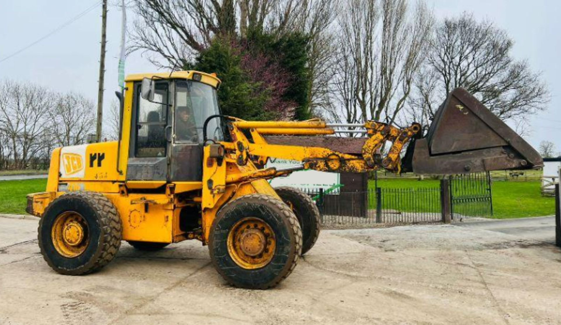 JCB 416 4WD HIGH TIP LOADING SHOVEL C/W TOE TIP BUCKET - Image 3 of 15