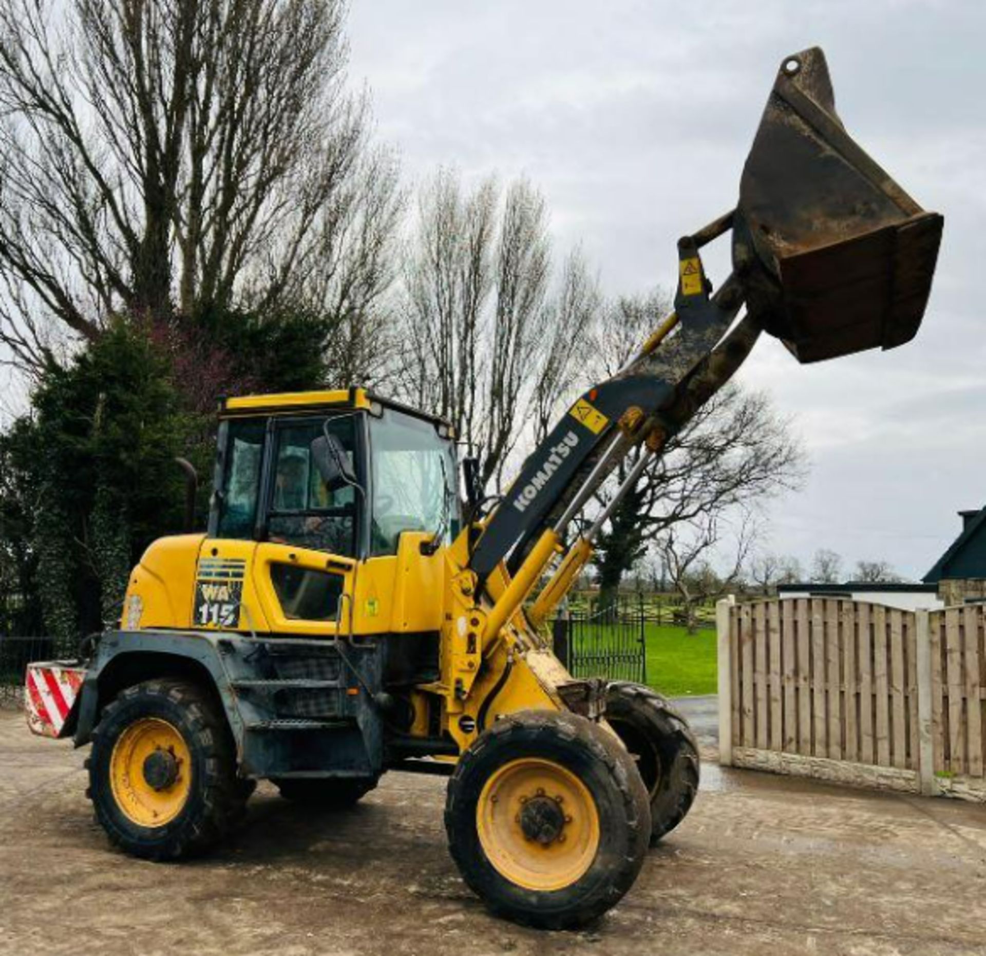 KOMATSU WA115 4WD LOADING SHOVEL * 5759 HOURS * C/W BUCKET - Image 10 of 12