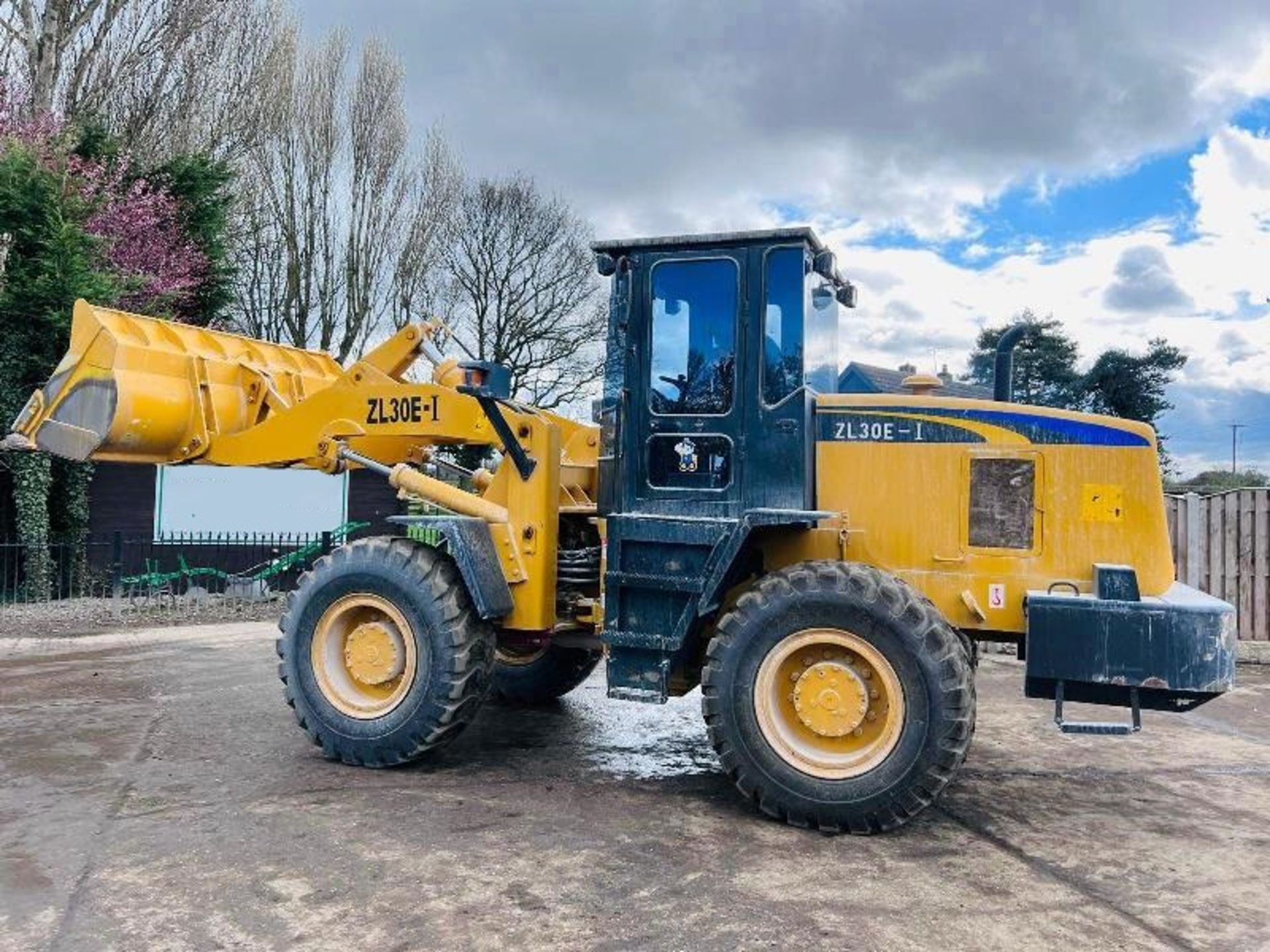 SEM ZL30E-1 4WD LOADING SHOVEL C/W BUCKET - Image 18 of 19