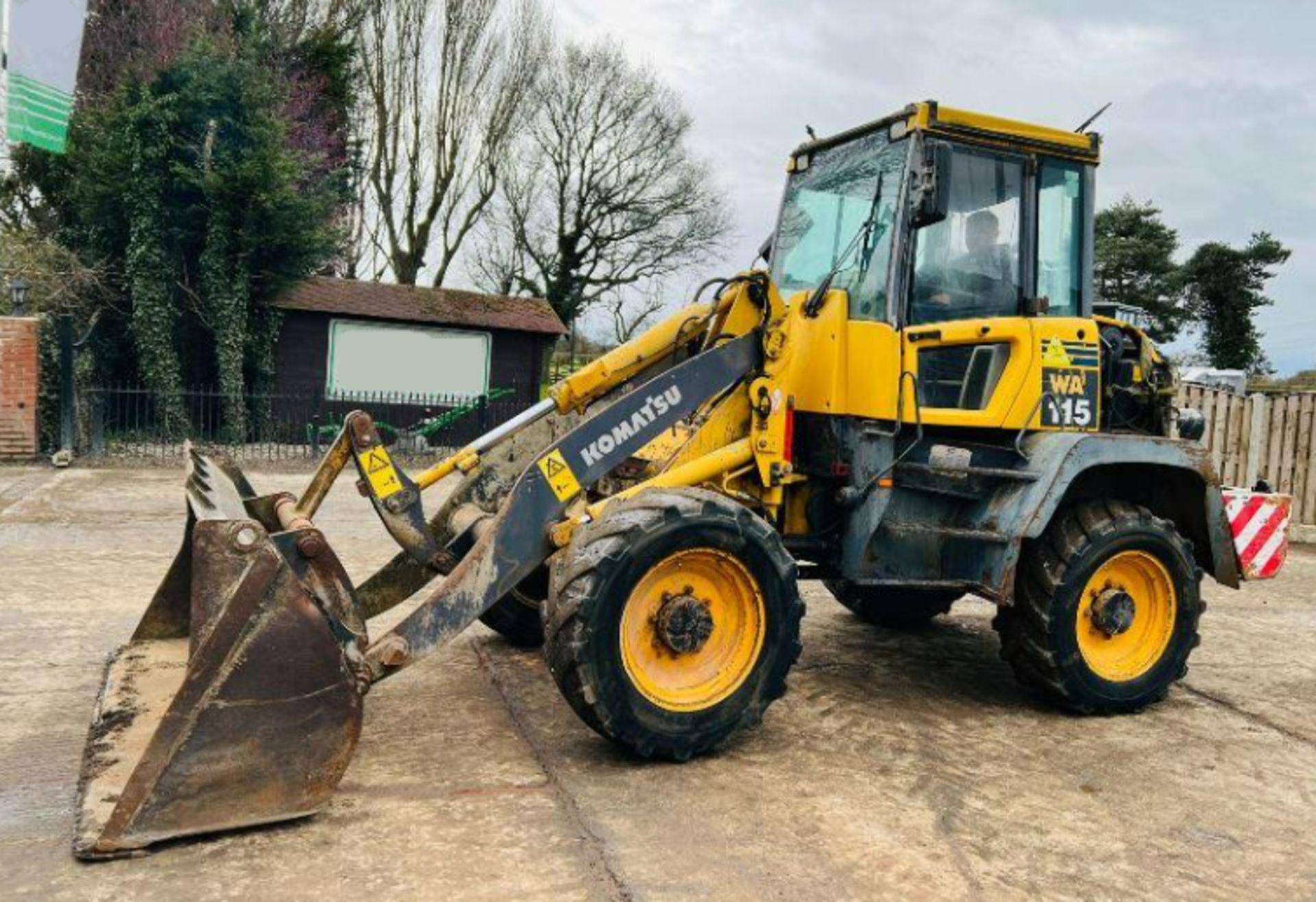 KOMATSU WA115 4WD LOADING SHOVEL * 5759 HOURS * C/W BUCKET - Image 9 of 12