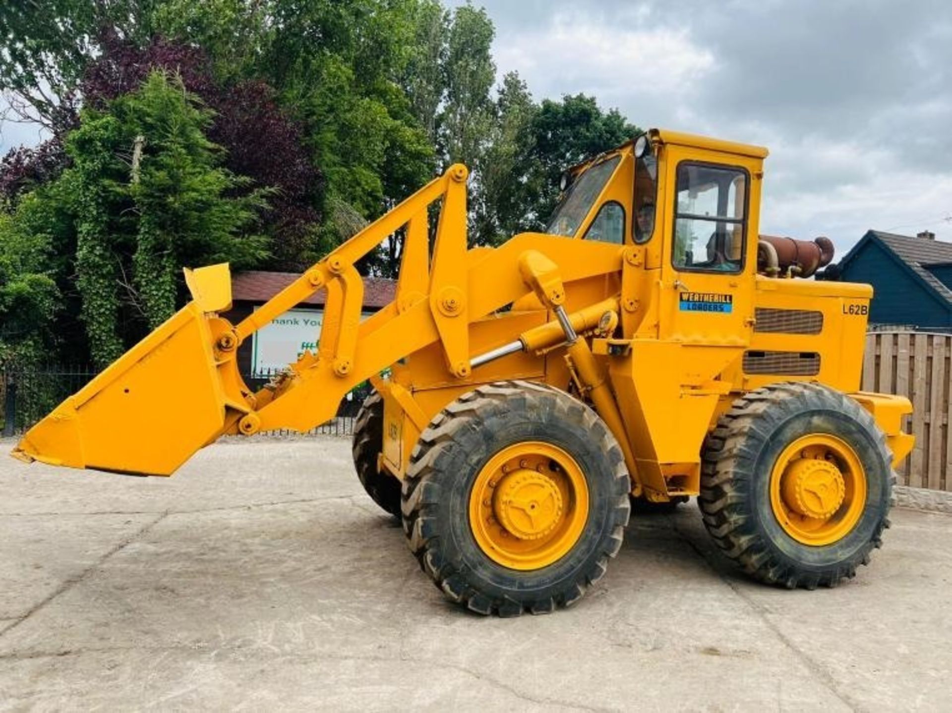 WEATHERILL L62B-11-690 4WD LOADING SHOVEL C/W BUCKET *CHOICE OF TWO* - Image 2 of 13