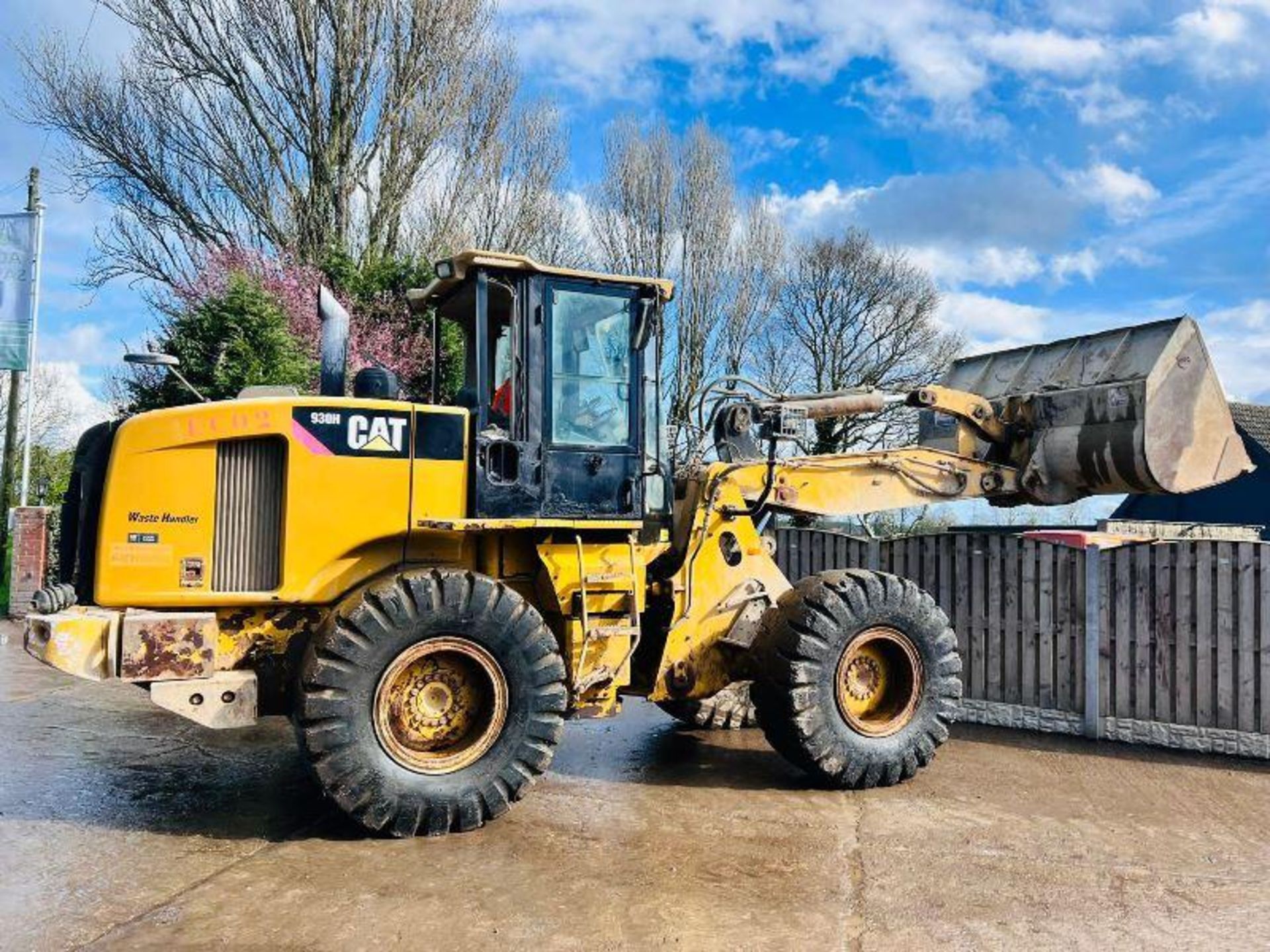 CATERPILLAR 930H 4WD LOADING SHOVEL * YEAR 2010 , 8958 HOURS * - Image 12 of 20