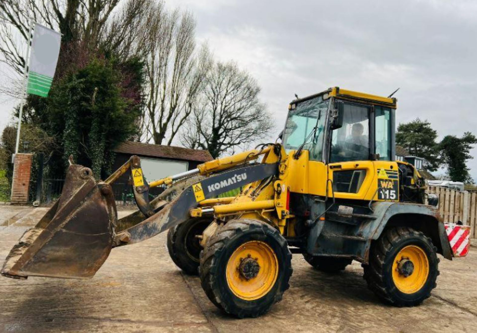 KOMATSU WA115 4WD LOADING SHOVEL * 5759 HOURS * C/W BUCKET - Image 2 of 12