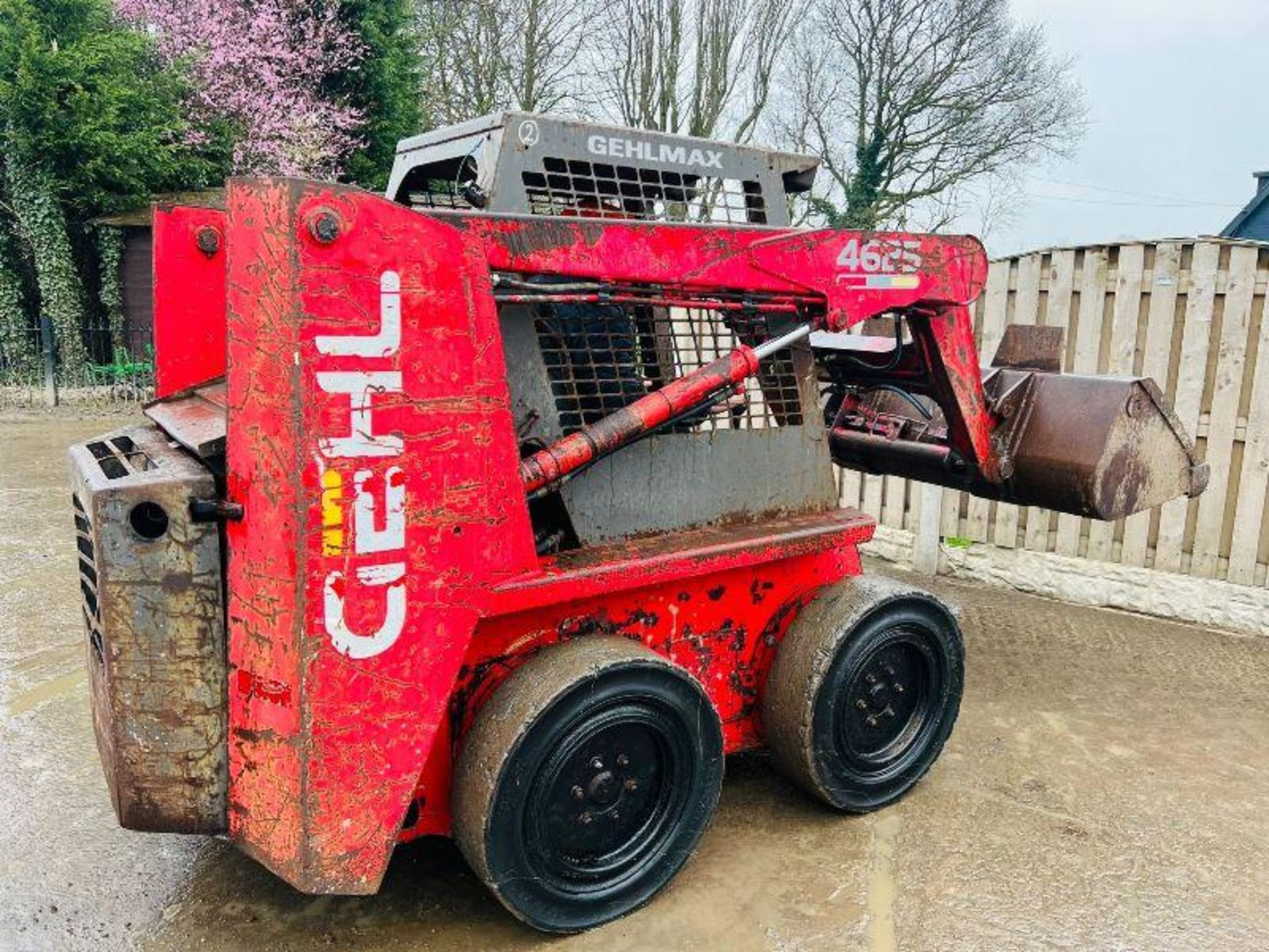 GEHL 4625 4WD SKIDSTEER C/W KUBOTA ENGINE & BUCKET - Image 11 of 17