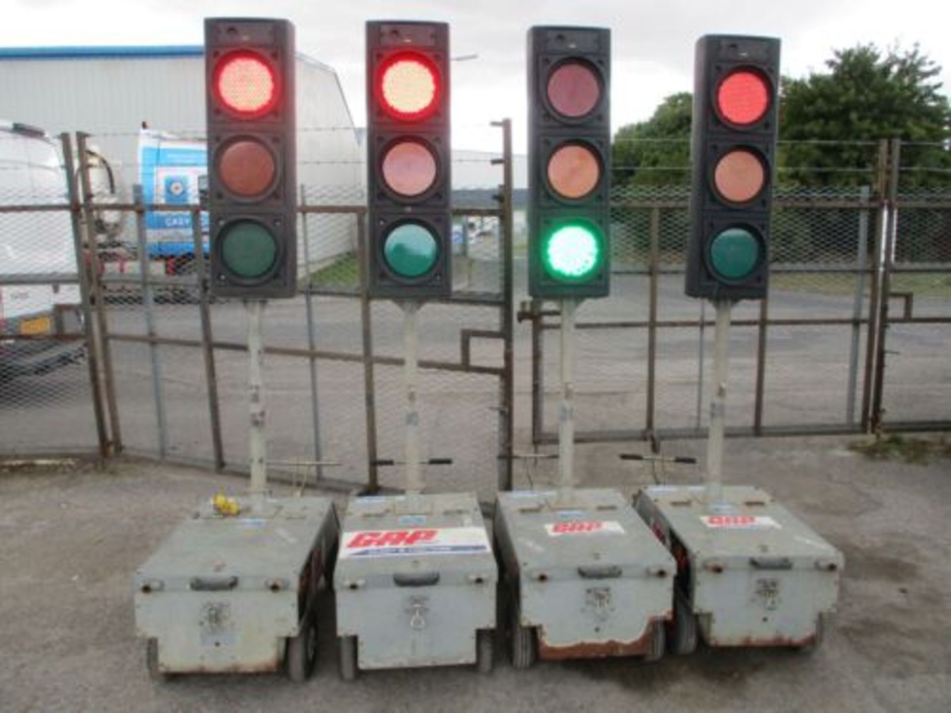 PIKE TRAFFIC LIGHTS XL2 RADIO LIGHT BATTERY 4 WAY MICRO SRL 2 DELIVERY ARRANGED - Image 2 of 8