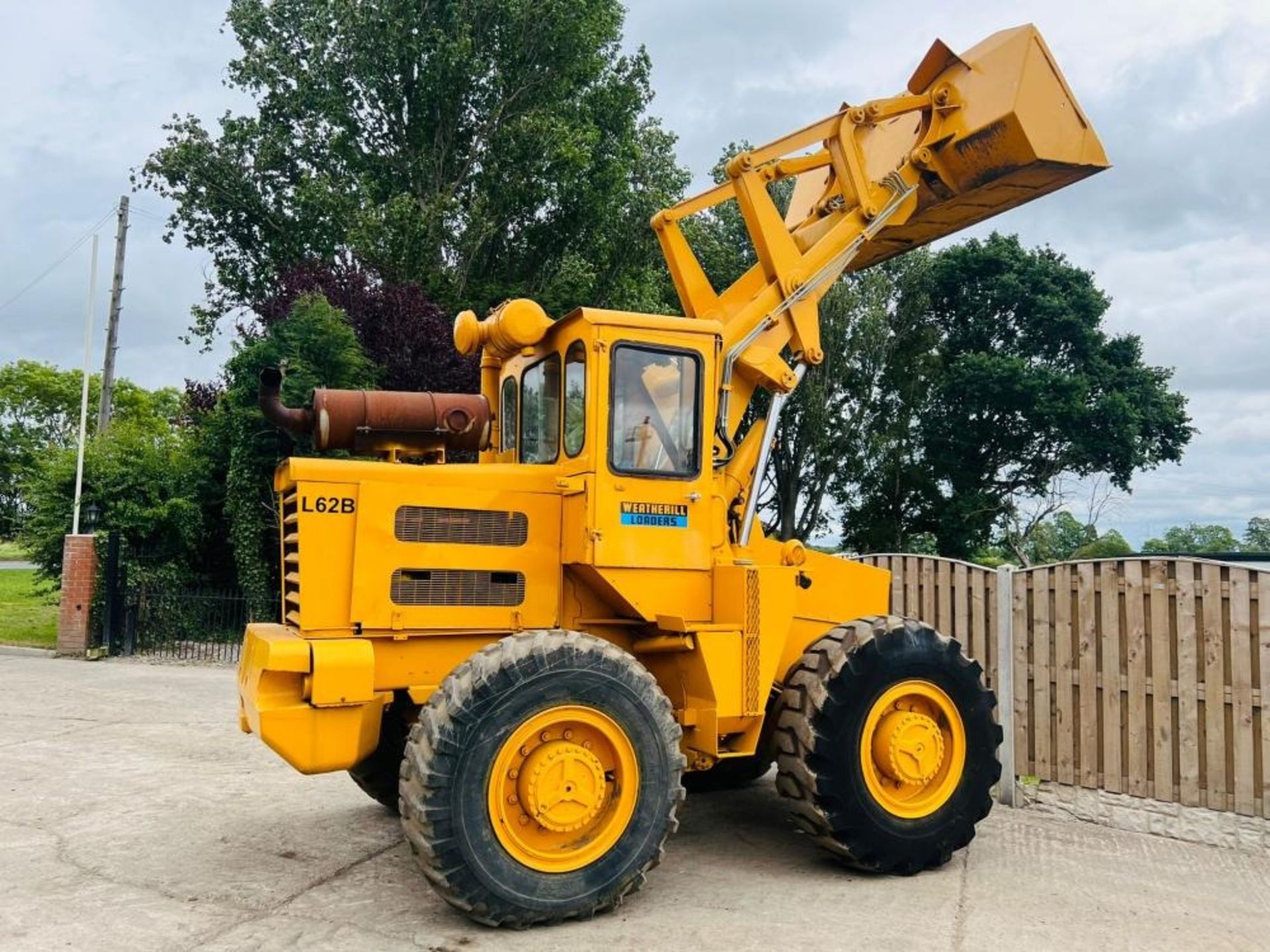 WEATHERILL L62B-11-690 4WD LOADING SHOVEL C/W BUCKET *CHOICE OF TWO* - Image 7 of 13