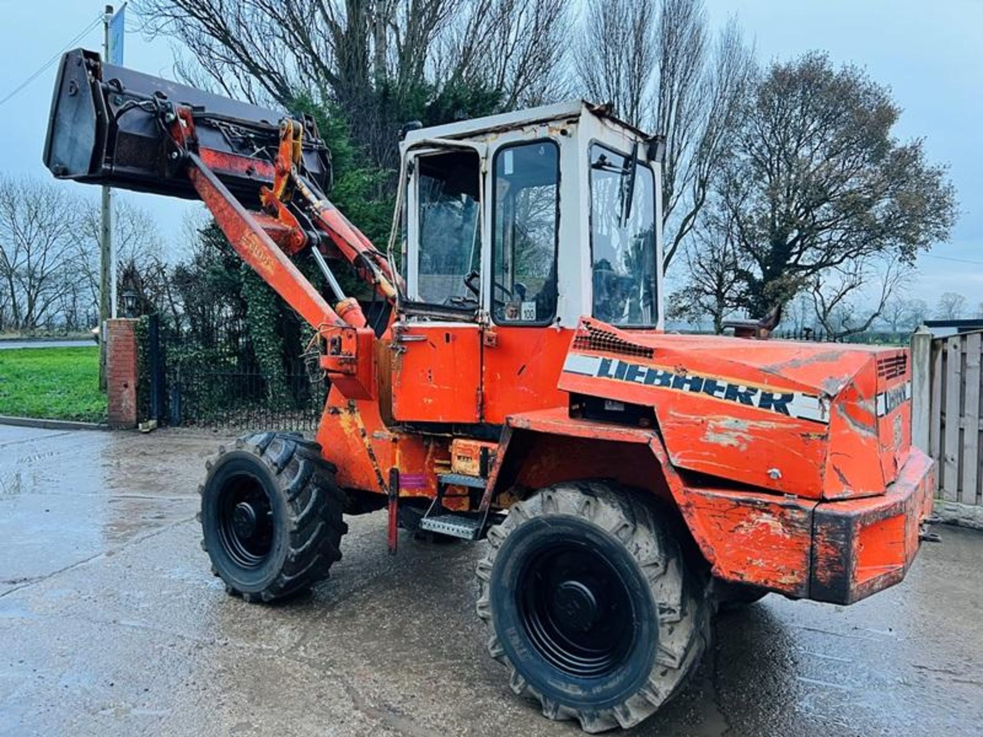 LIEBHERR L508 4WD LOADING SHOVEL C/W TOE TIP BUCKET - Image 8 of 10