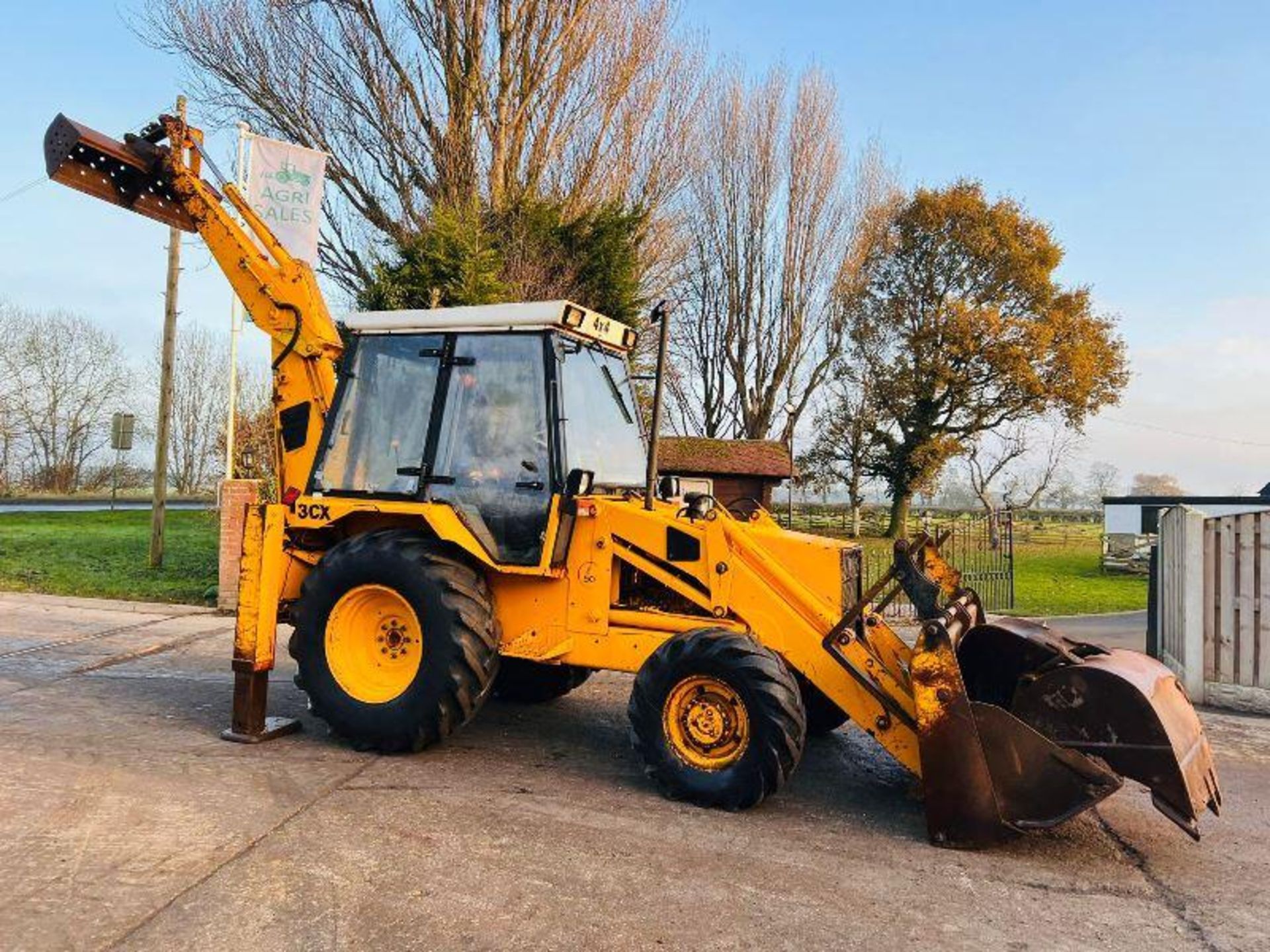 JCB 3CX PROJECT 7 4WD BACKHOE DIGGER C/W 4 X BUCKETS - Image 7 of 10