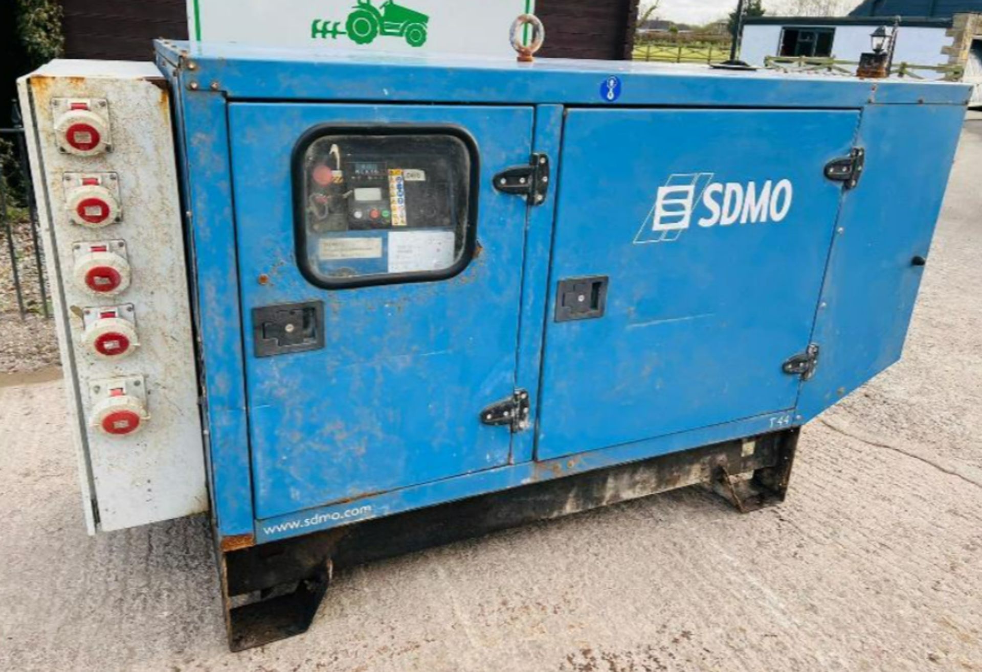 SDMO 44KVA GENERATOR * YEAR 2008 * C/W MITSUBISHI ENGINE - Image 5 of 12