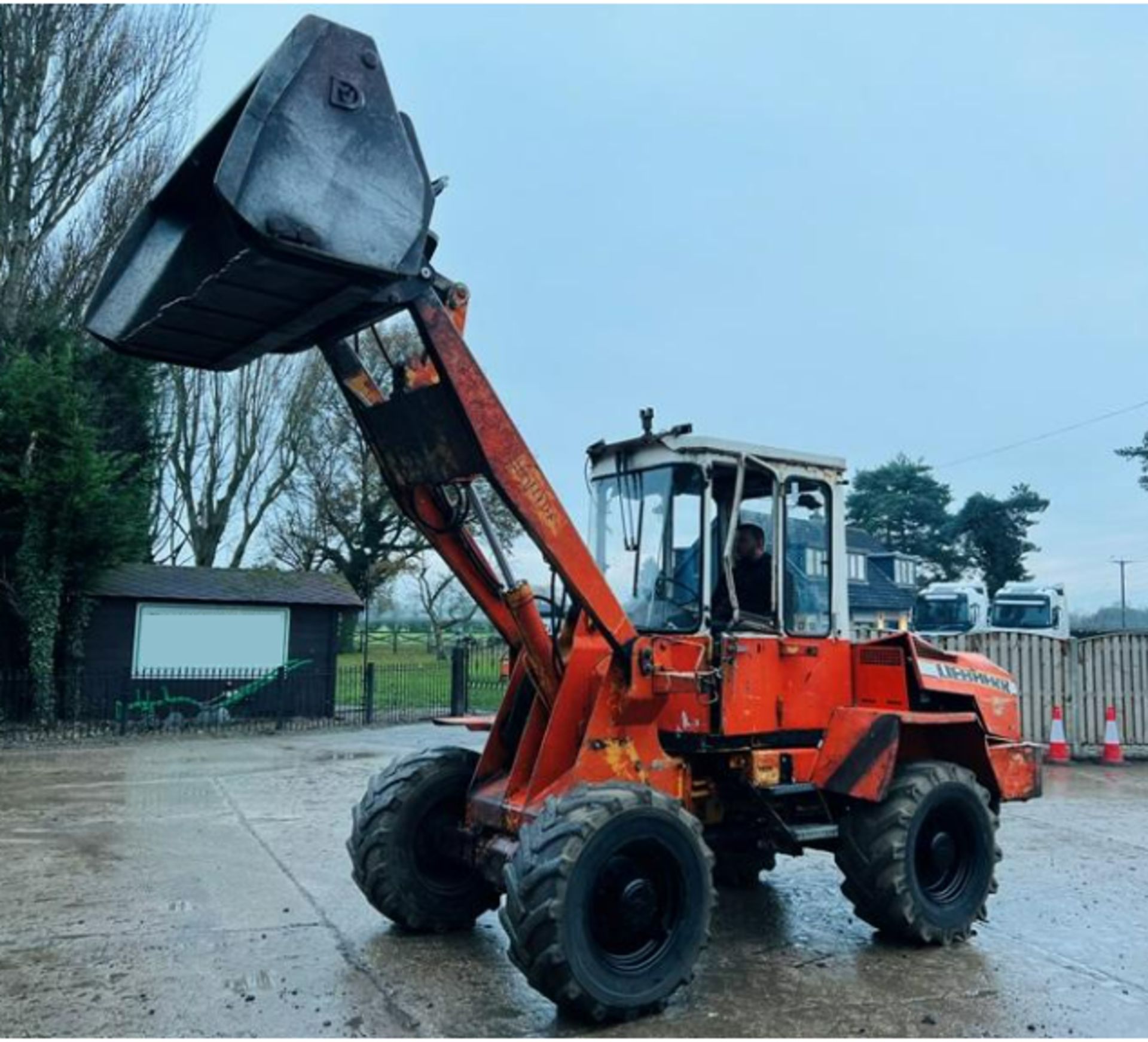 LIEBHERR L508 4WD LOADING SHOVEL C/W TOE TIP BUCKET - Image 9 of 10