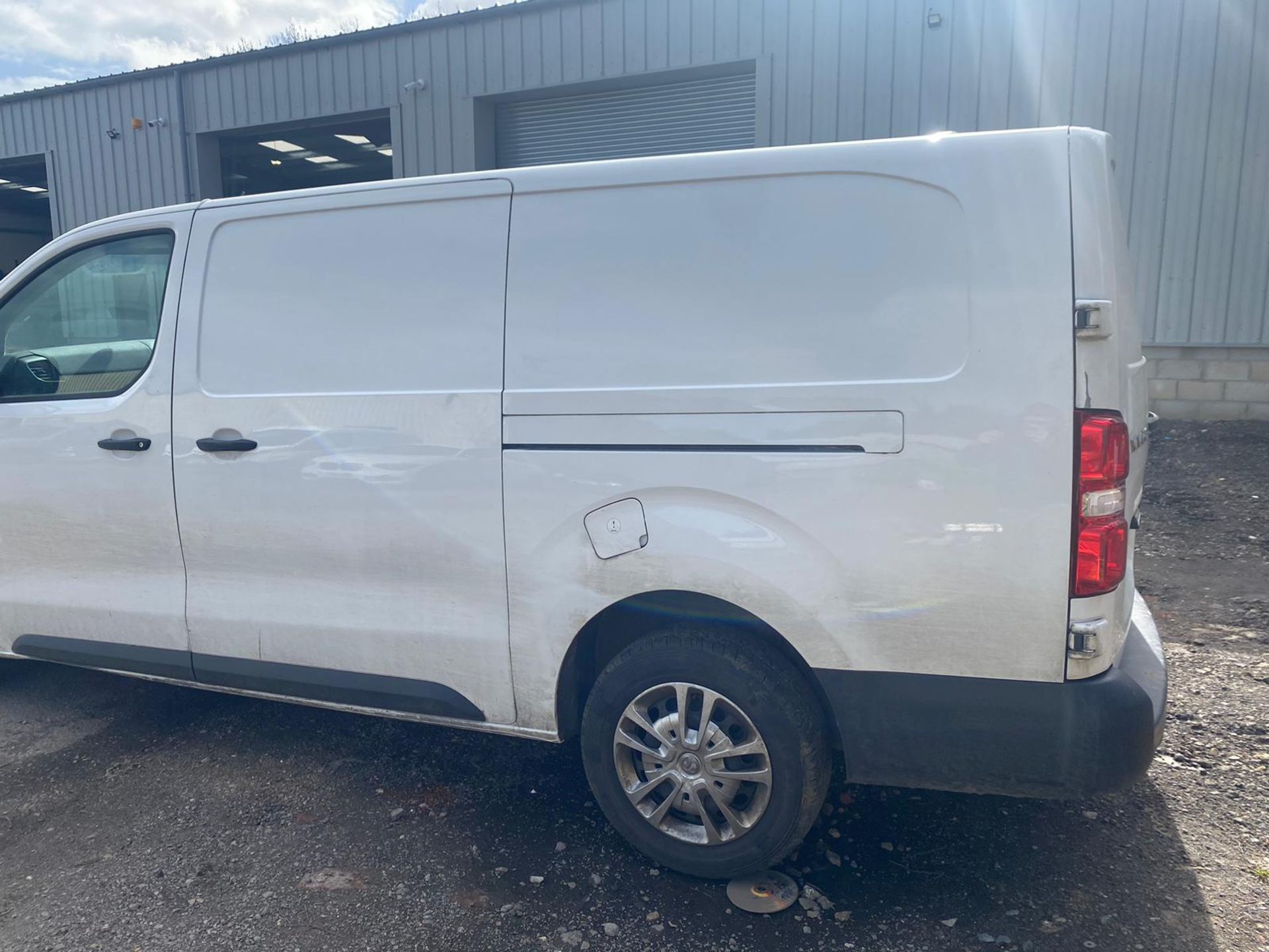 2020 70 VAUXHALL VIVARO PANEL VAN - 67K MILES - EURO 6 - 3 SEATS - PLY LINED - Image 2 of 6