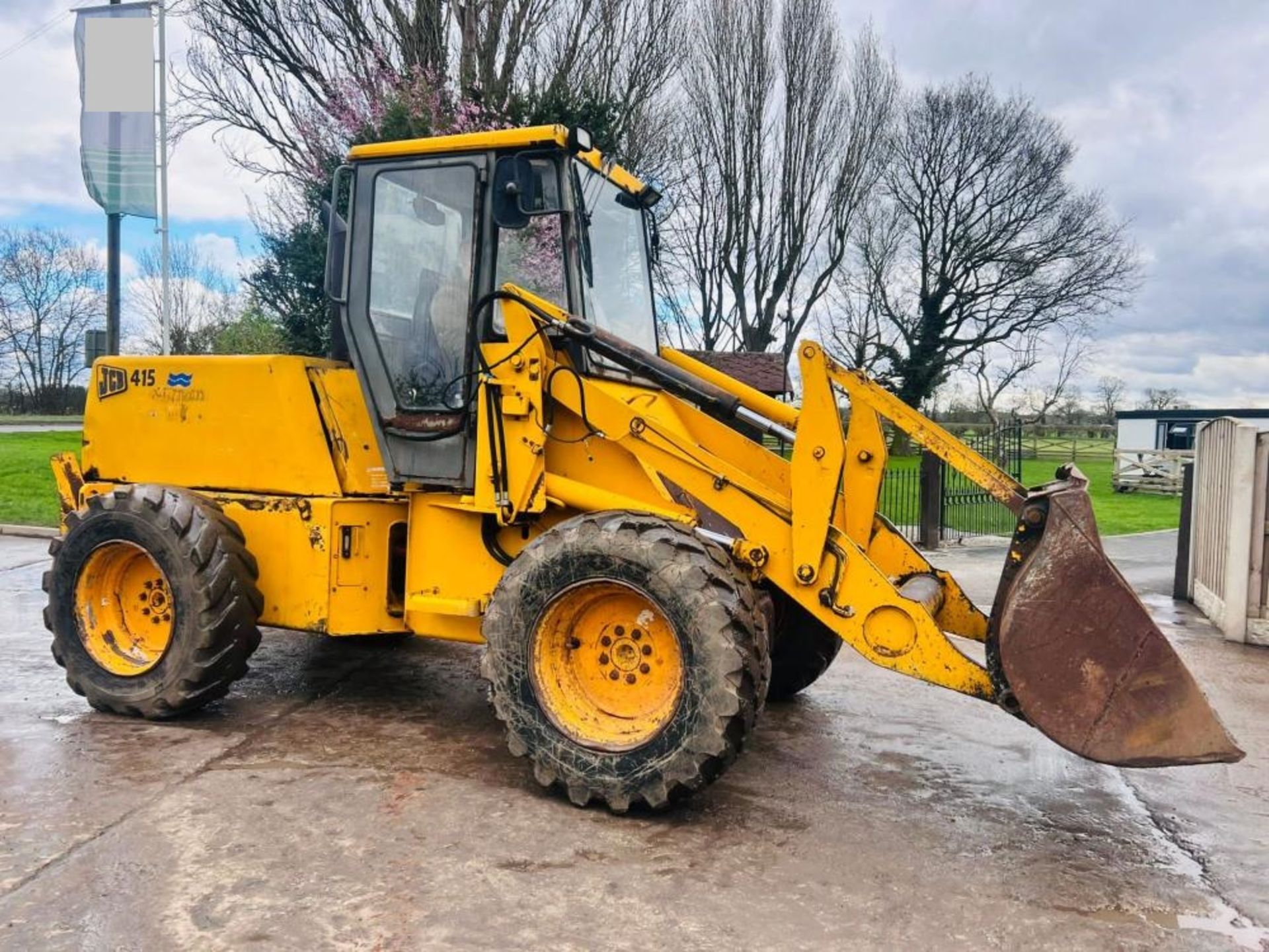 JCB 415 4WD LOADING SHOVEL C/W BUCKET - Image 7 of 12