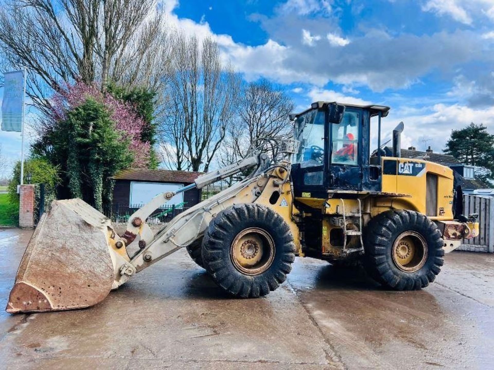 CATERPILLAR 930H 4WD LOADING SHOVEL * YEAR 2010 , 8958 HOURS * - Image 11 of 20