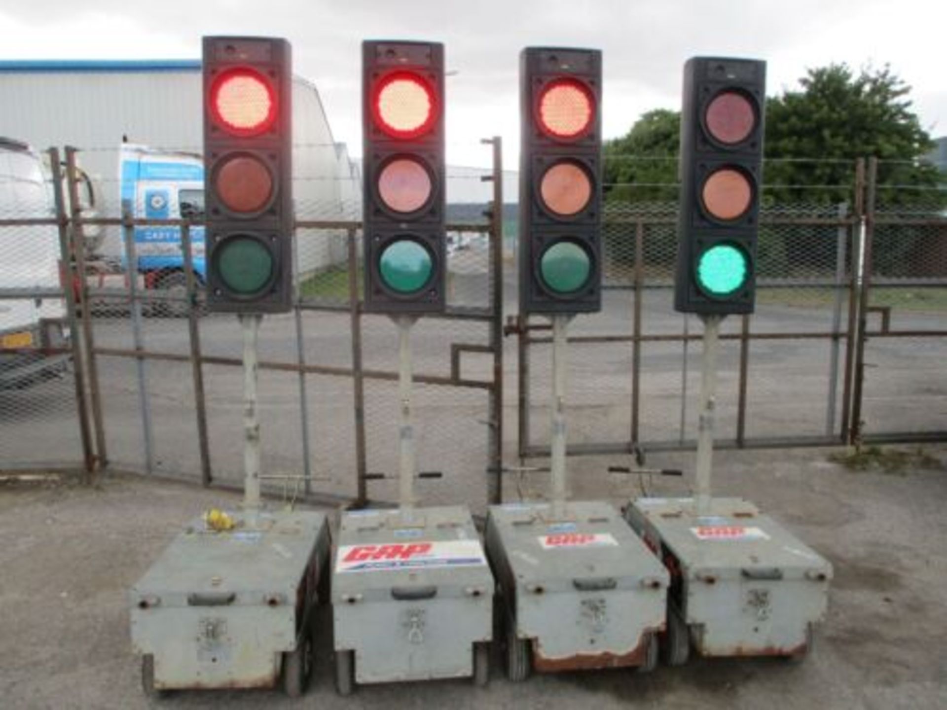 PIKE TRAFFIC LIGHTS XL2 RADIO LIGHT BATTERY 4 WAY MICRO SRL 2 DELIVERY ARRANGED - Image 5 of 8