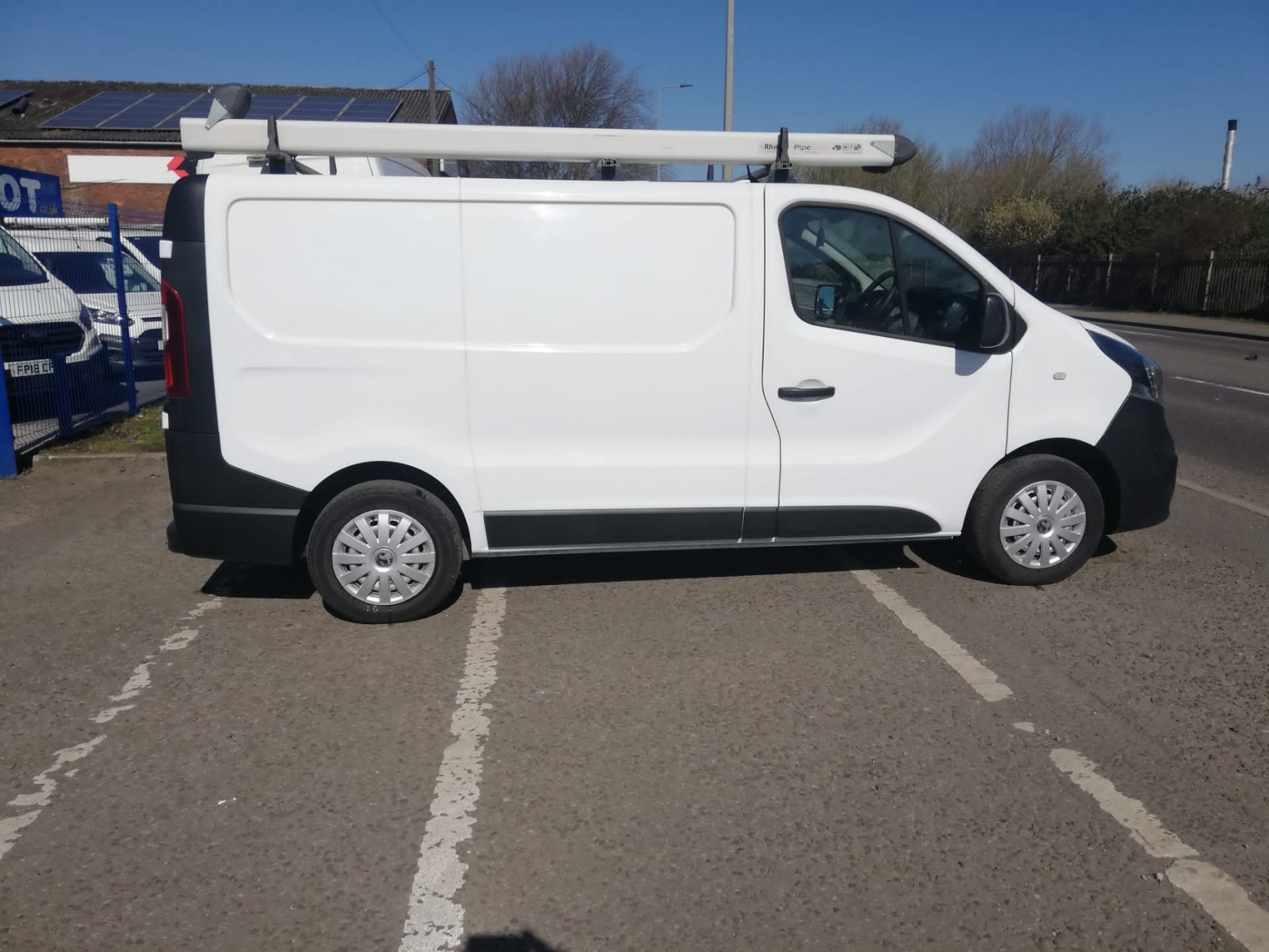 2016 16 VAUXHALL VIVARO PANEL VAN - 109K MILES - PLY LINED - ROOF RACK - Image 8 of 10