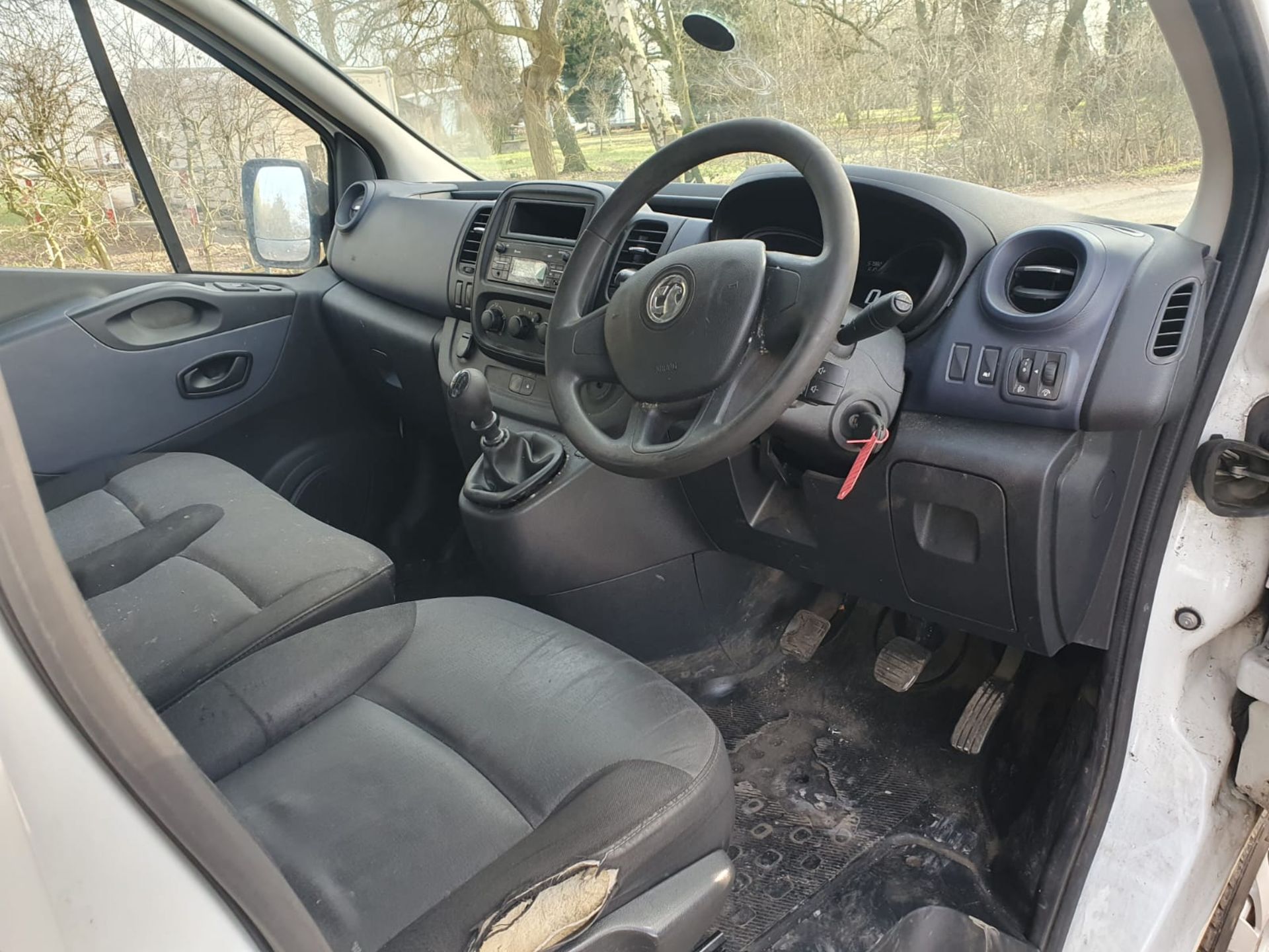 2015 15 VAUXHALL VIVARO PANEL VAN - EX BT - 57K MILES WITH FULL SERVICE HISTORY - ROOF RACK - Image 9 of 10