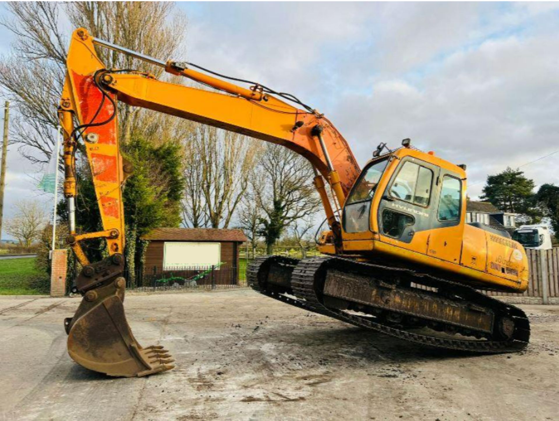 HYUNDIA R180LC-3 TRACKED EXCAVATOR C/W QUICK HITCH & BUCKET - Image 3 of 12