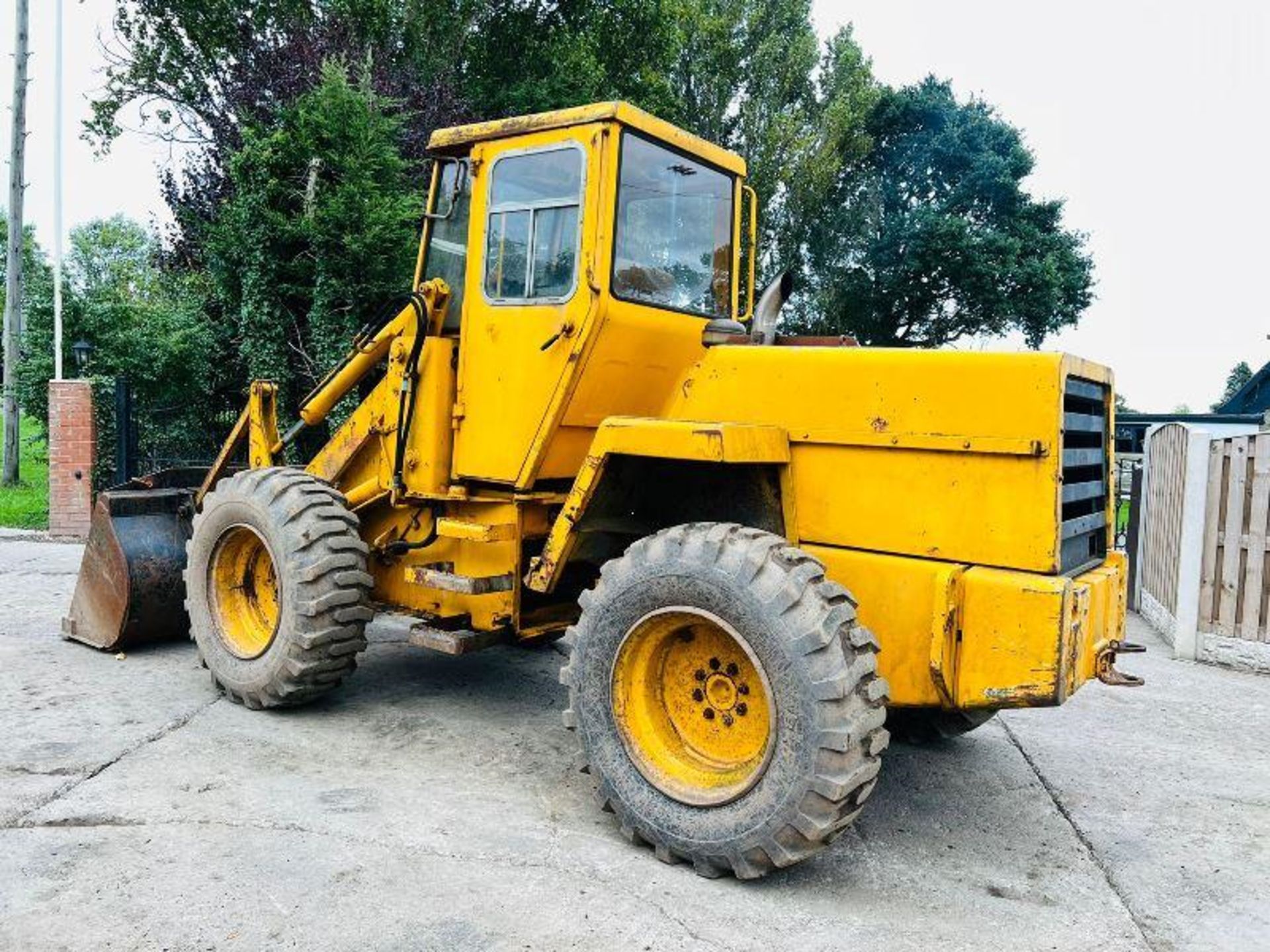 JCB 4WD LOADING SHOVEL C/W BUCKET - Image 4 of 12