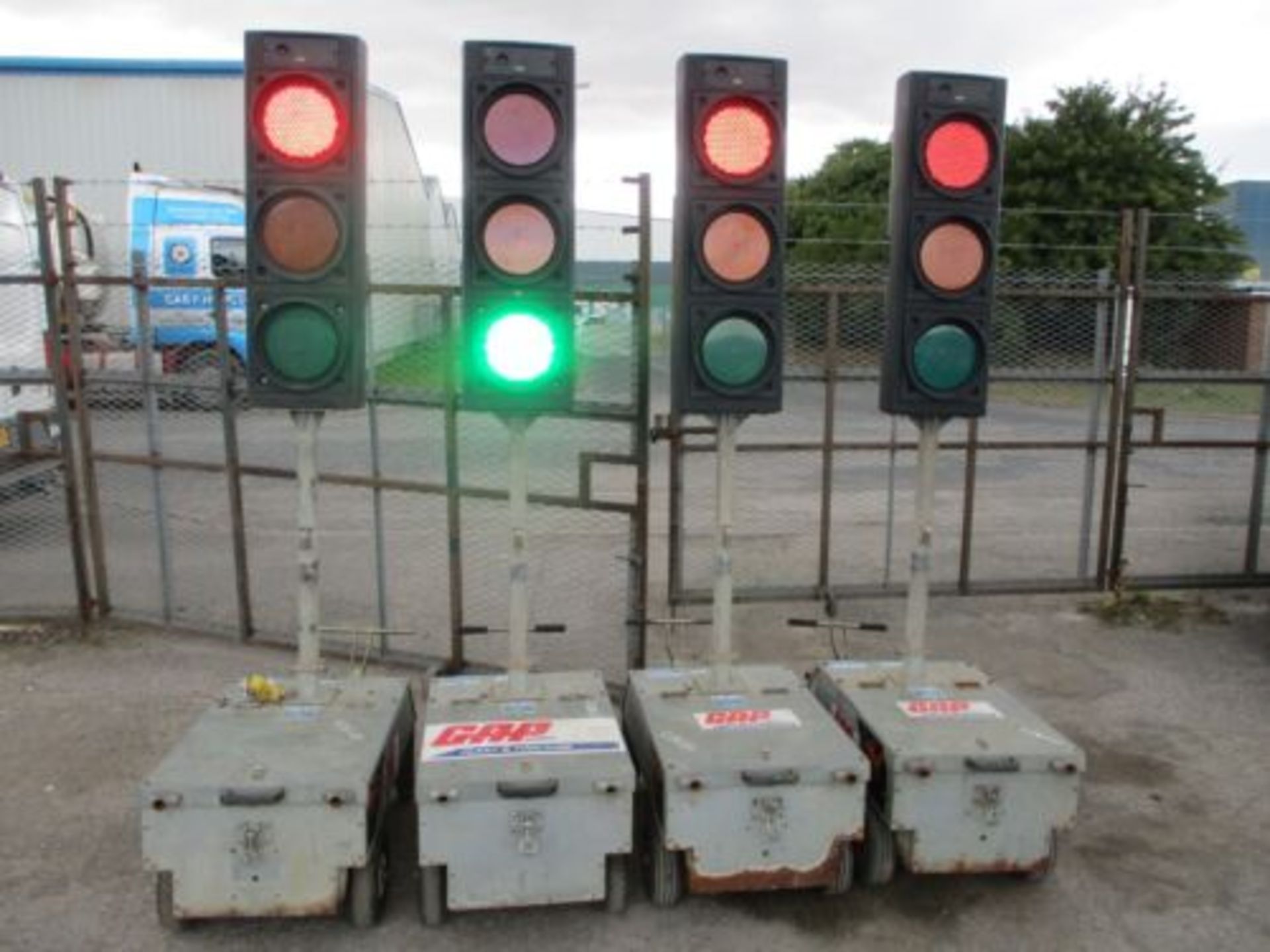 PIKE TRAFFIC LIGHTS XL2 RADIO LIGHT BATTERY 4 WAY MICRO SRL 2 DELIVERY ARRANGED - Image 8 of 8