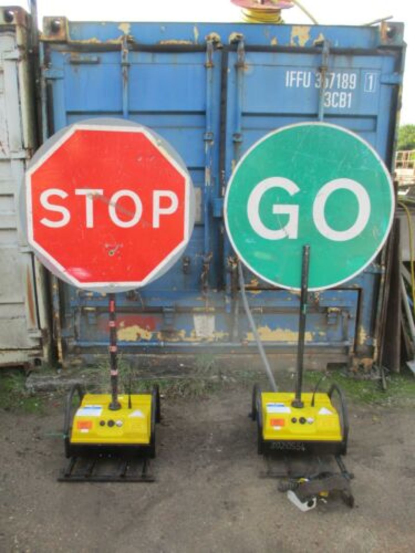 PIKE ROBOSIGN STOP GO BOARDS TRAFFIC LIGHTS SIGN LIGHT BATTERY 2 WAY DELIVERY