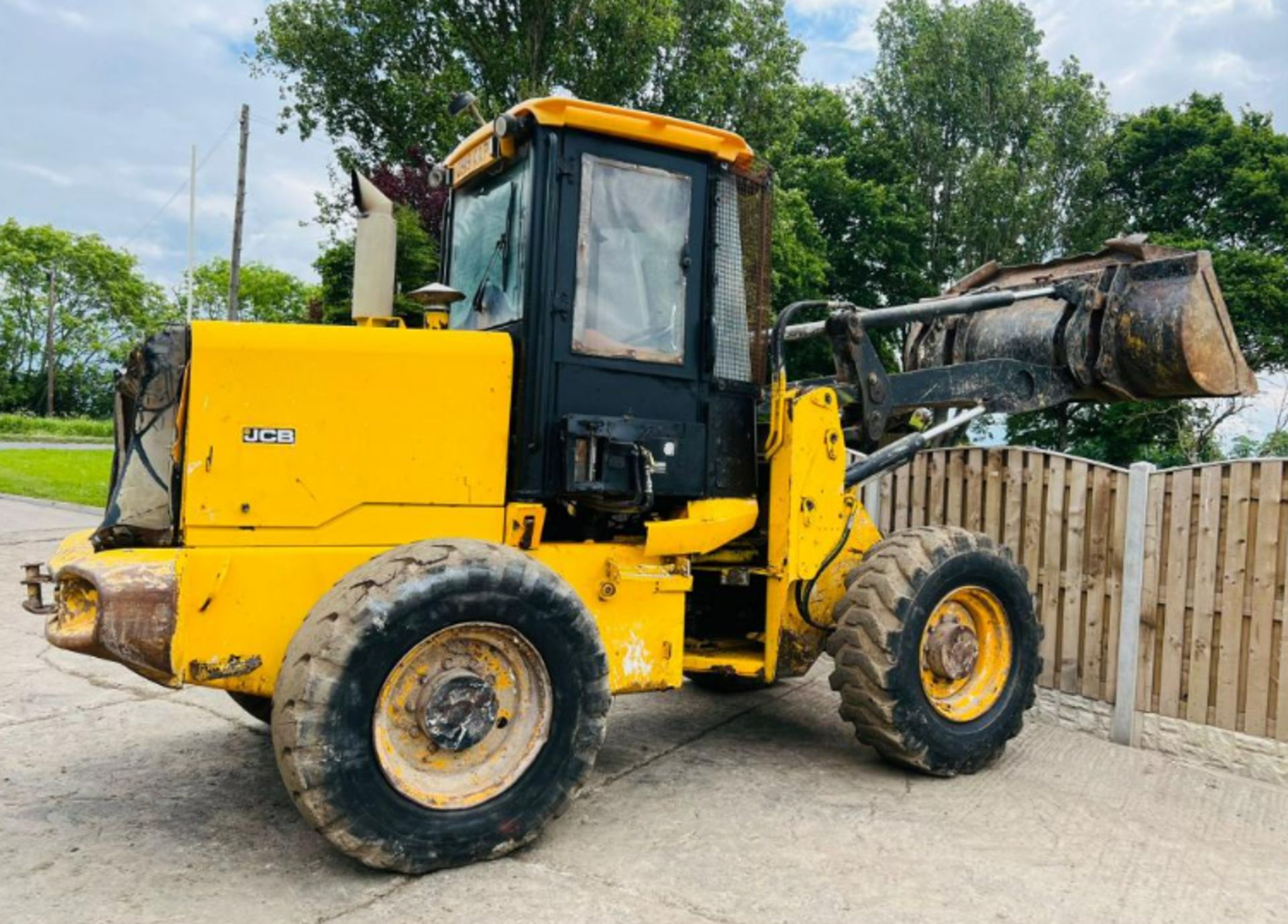 JCB 411 4WD LOADING SHOVEL * YEAR 2010 * C/W BUCKET - Image 16 of 17