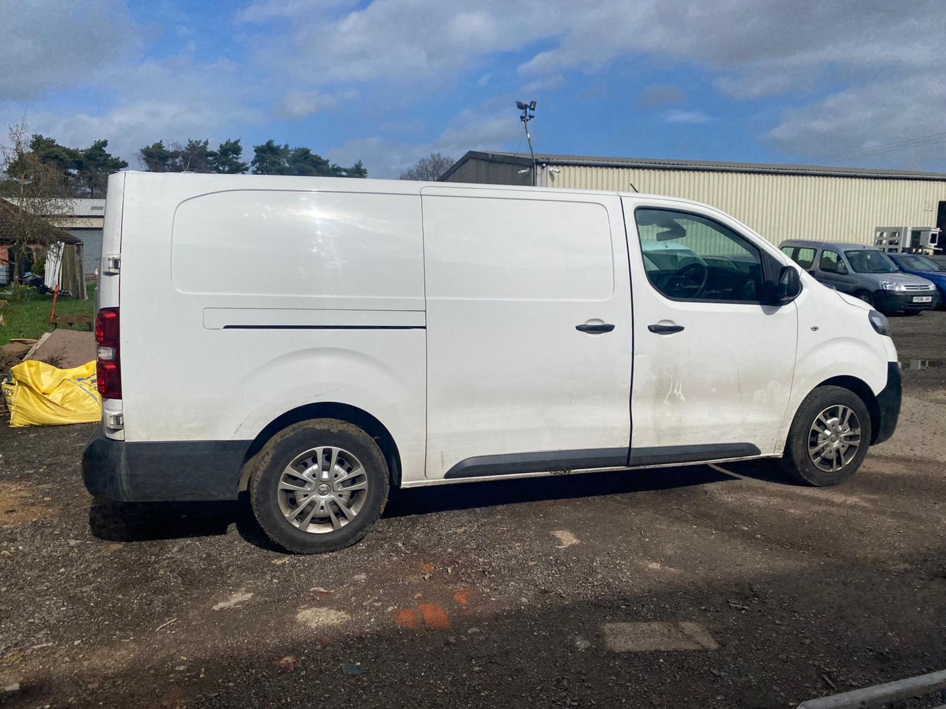 2020 70 VAUXHALL VIVARO PANEL VAN - 67K MILES - EURO 6 - 3 SEATS - PLY LINED - Image 4 of 6