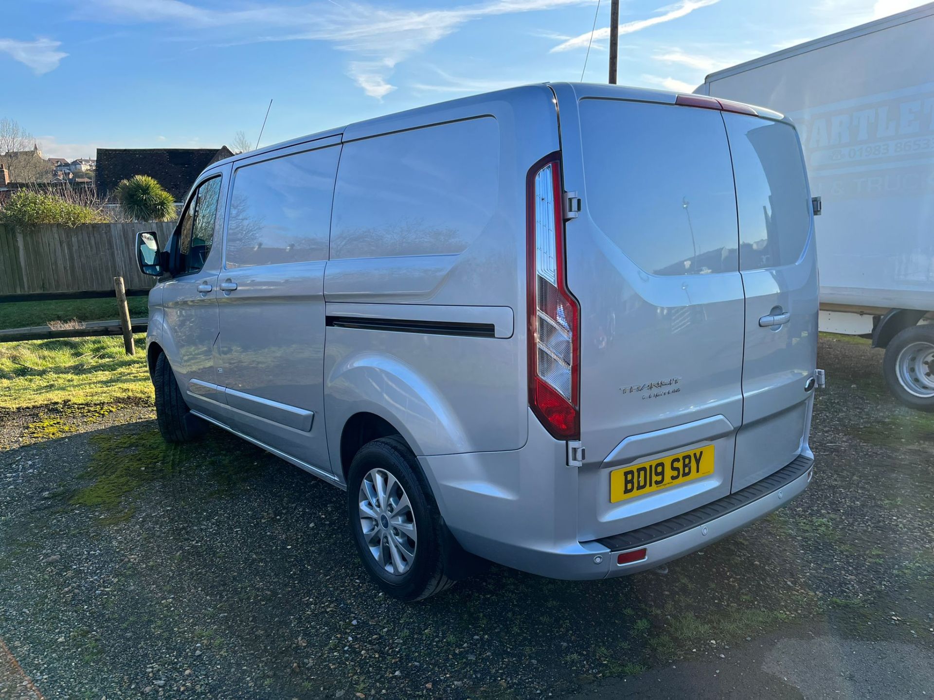 2019 FORD TRANSIT CUSTOM LIMITED MODEL PANEL VAN - L1H1 - EURO 6 AD BLUE - FSH - BD19 SBY - Image 2 of 14