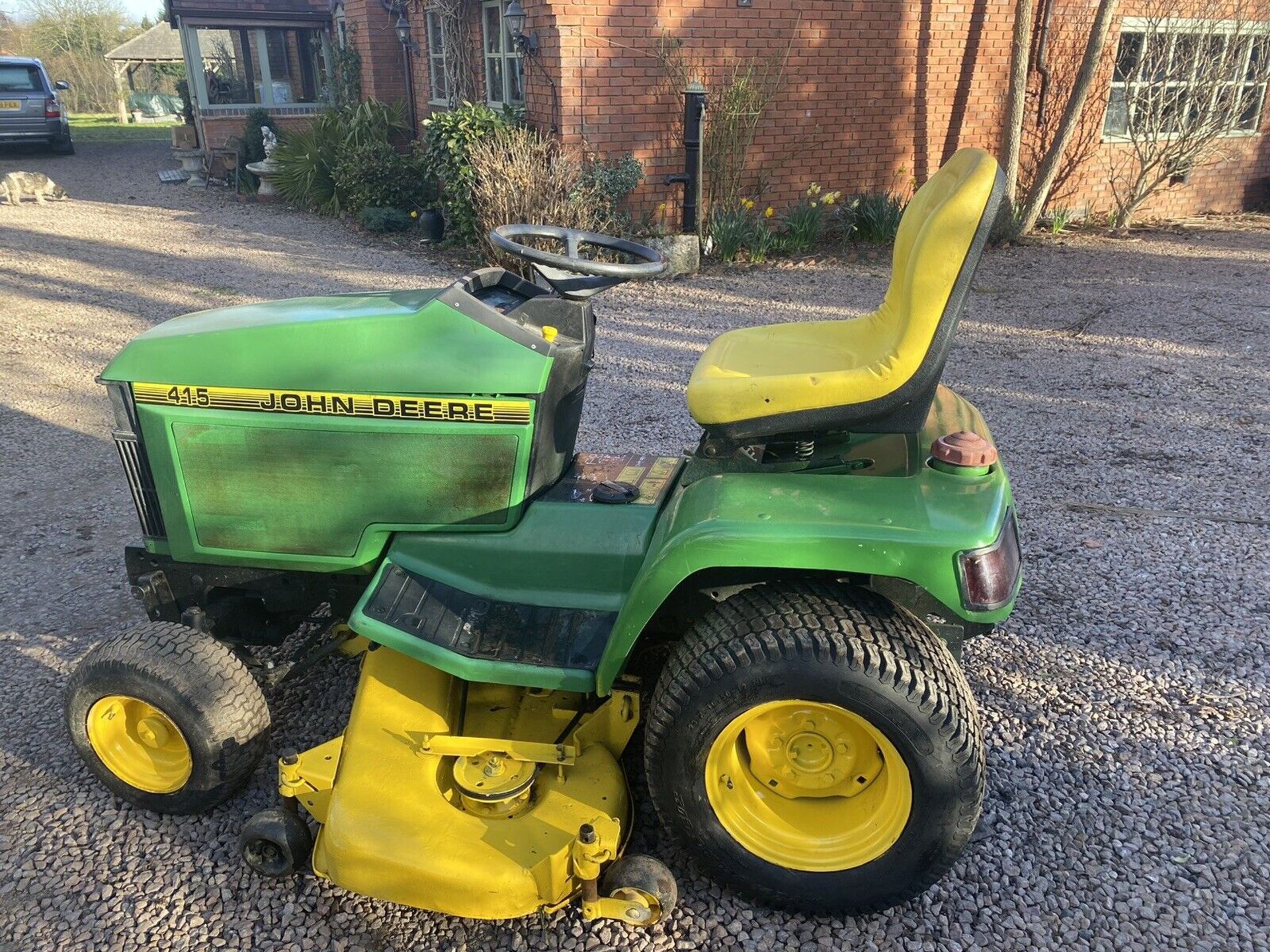 JOHN DEERE X304 LAWNMOWER - Image 7 of 10