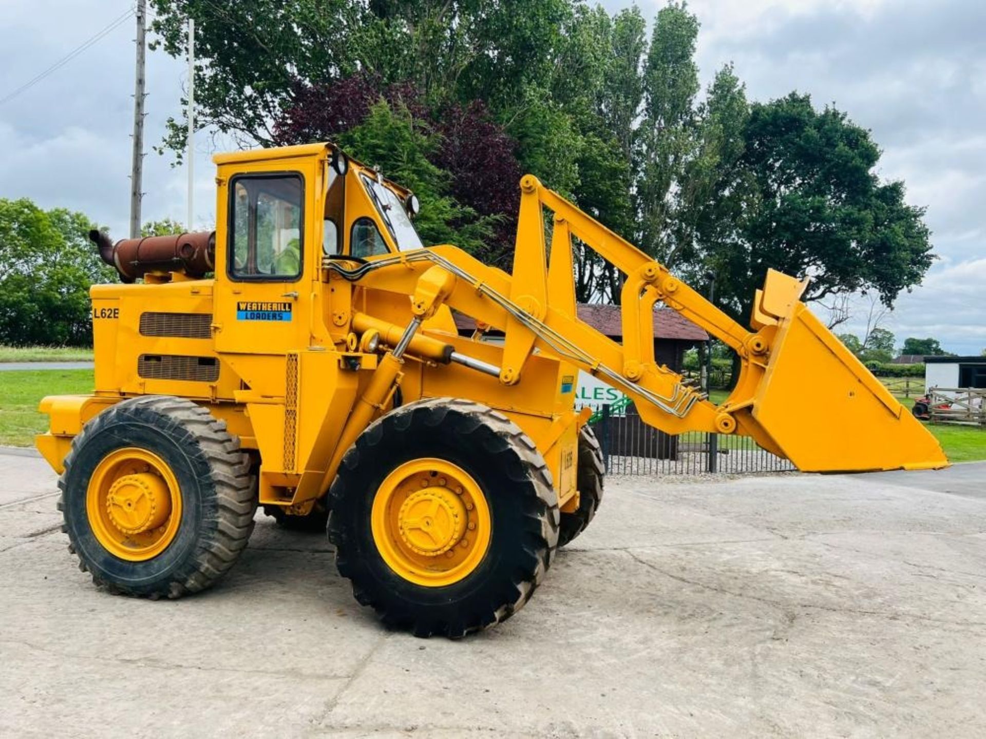 WEATHERILL L62B-11-690 4WD LOADING SHOVEL C/W BUCKET *CHOICE OF TWO* - Image 4 of 13