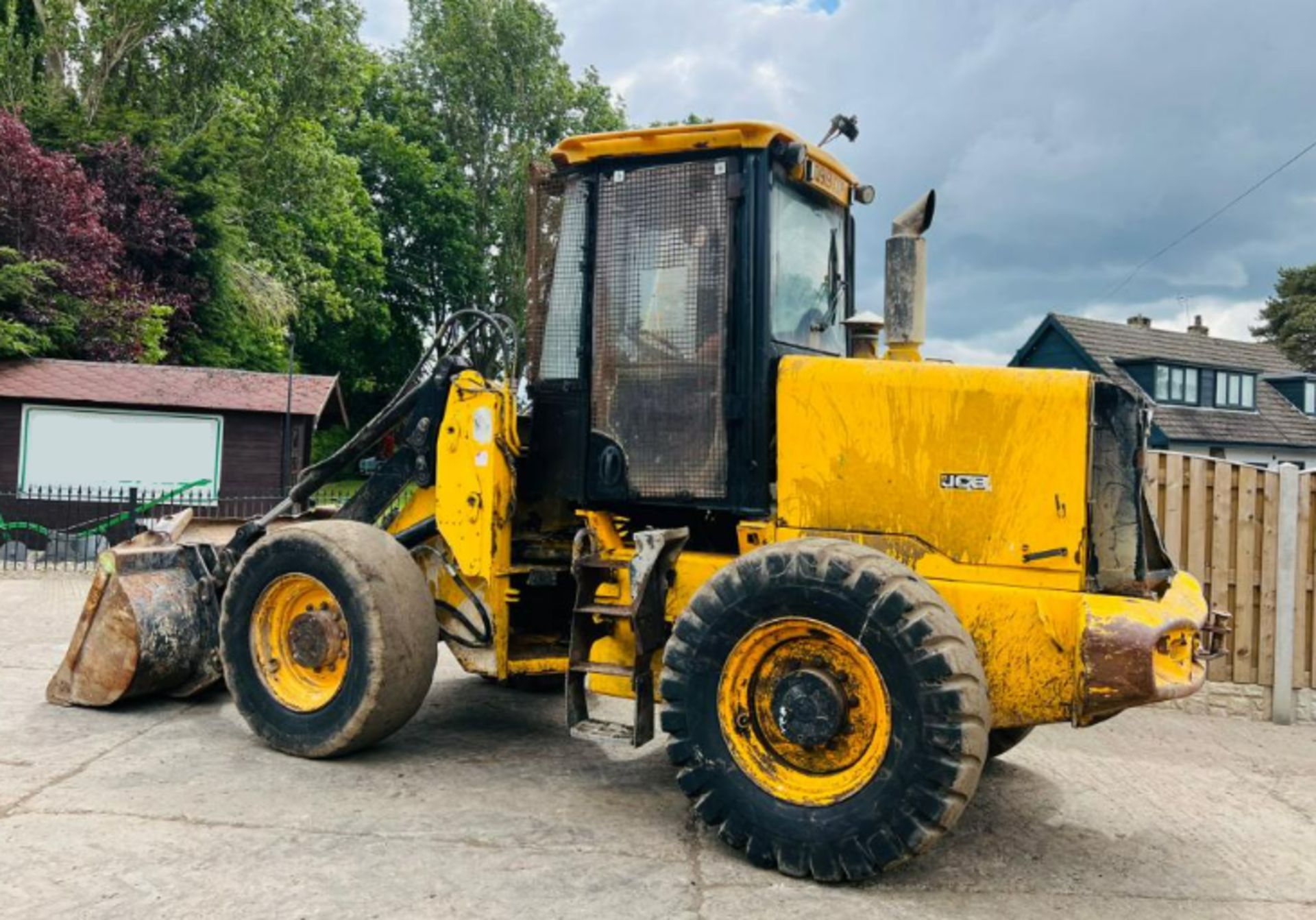 JCB 411 4WD LOADING SHOVEL * YEAR 2010 * C/W BUCKET - Image 14 of 17