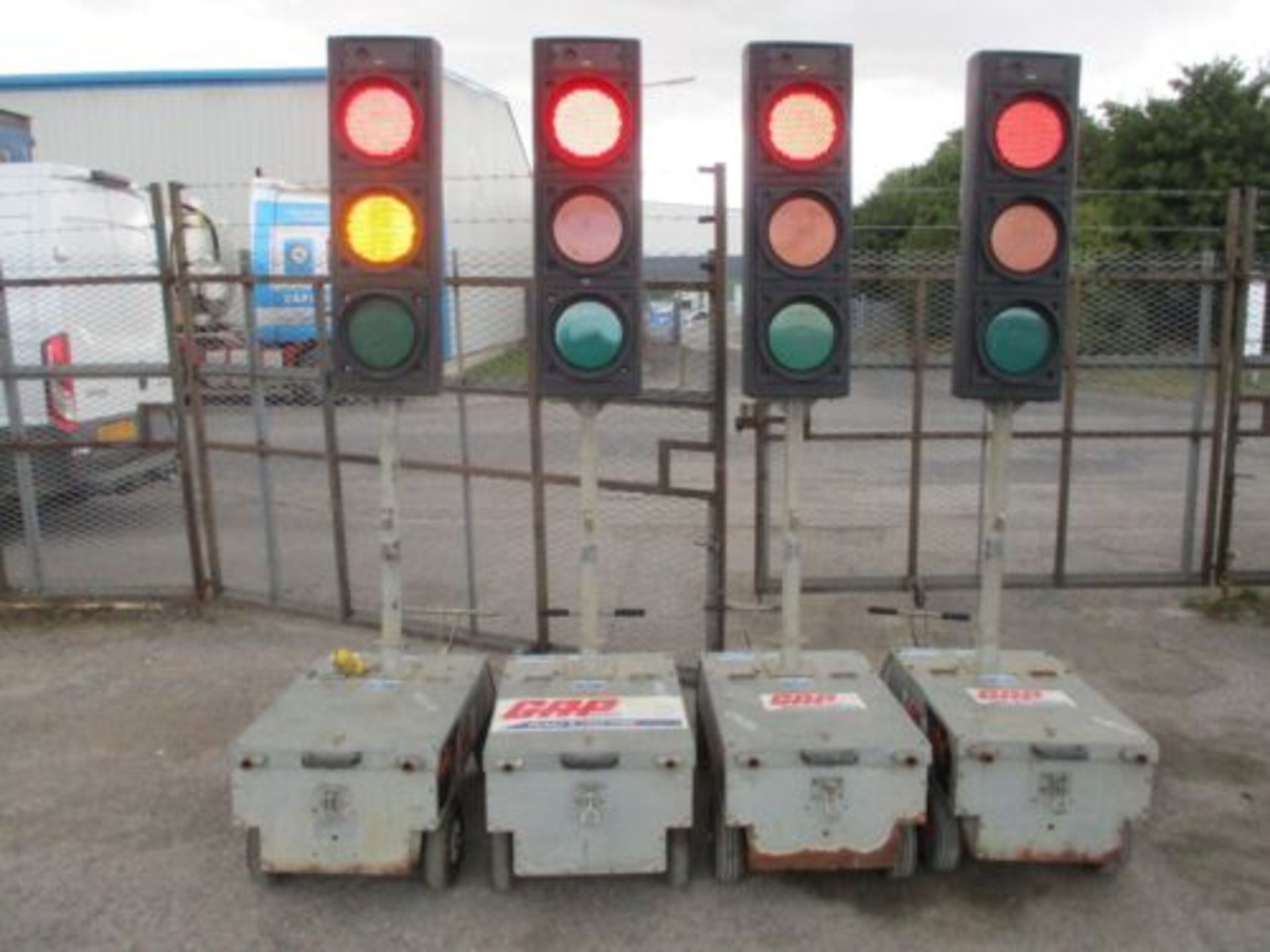 PIKE TRAFFIC LIGHTS XL2 RADIO LIGHT BATTERY 4 WAY MICRO SRL 2 DELIVERY ARRANGED