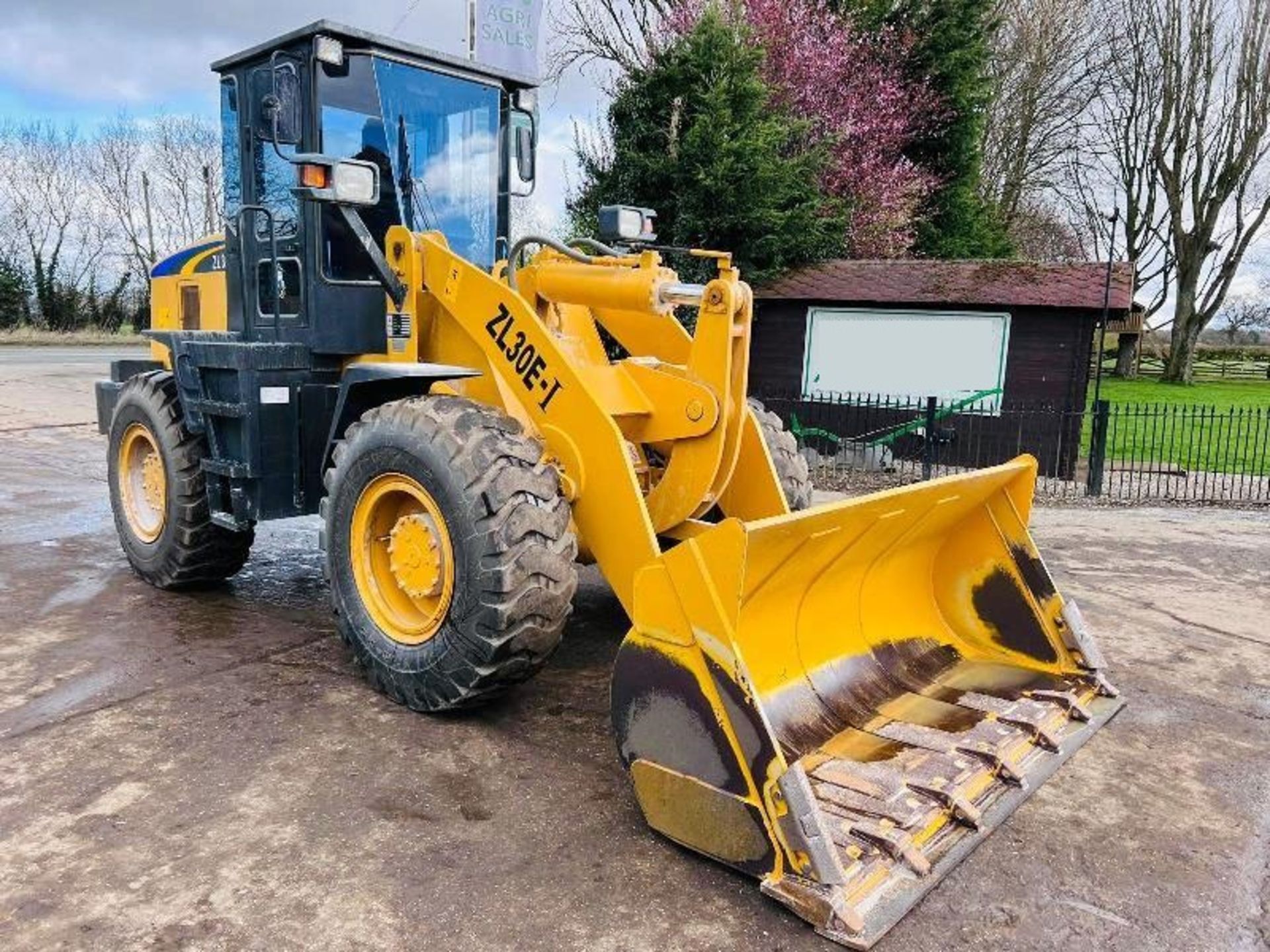 SEM ZL30E-1 4WD LOADING SHOVEL C/W BUCKET - Image 5 of 19