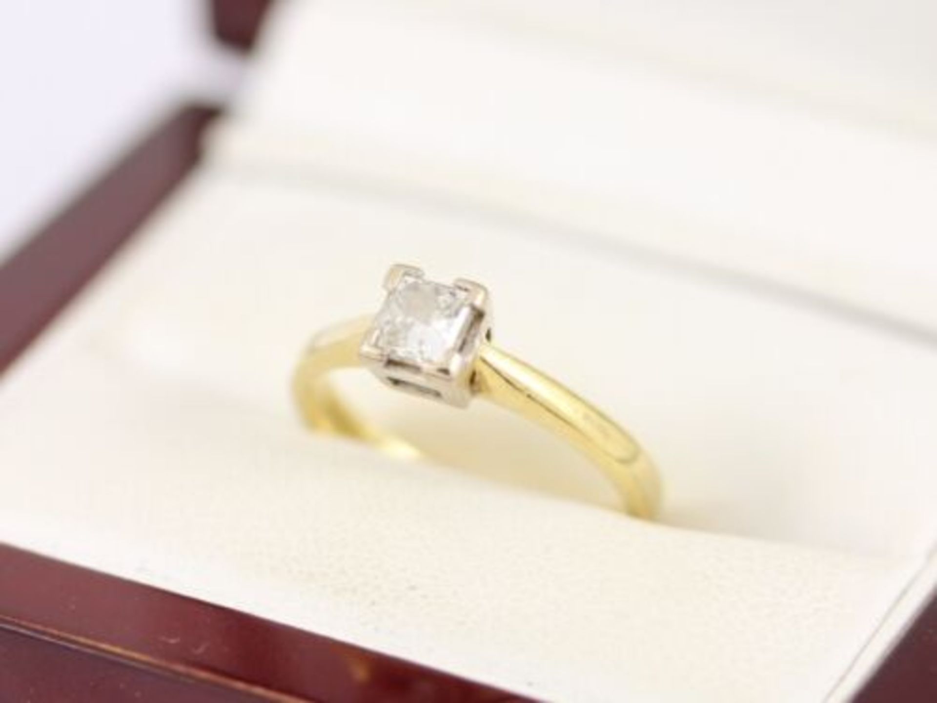 DIAMOND SOLITAIRE RING 18CT GOLD LADIES SIZE J 1/2 750 2.8G - Image 4 of 4