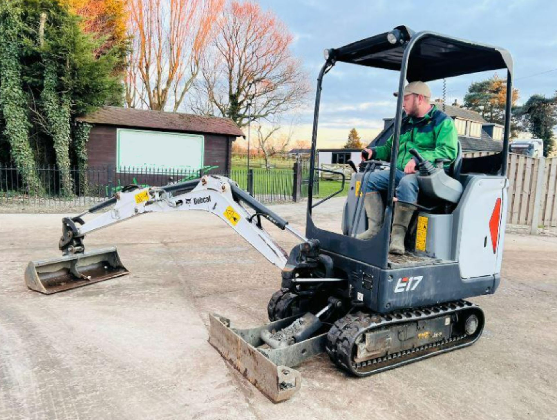 BOBCAT E17 TRACKED EXCAVATOR * YEAR 2019 , 2520 HOURS * C/W QUICK HITCH - Image 5 of 18