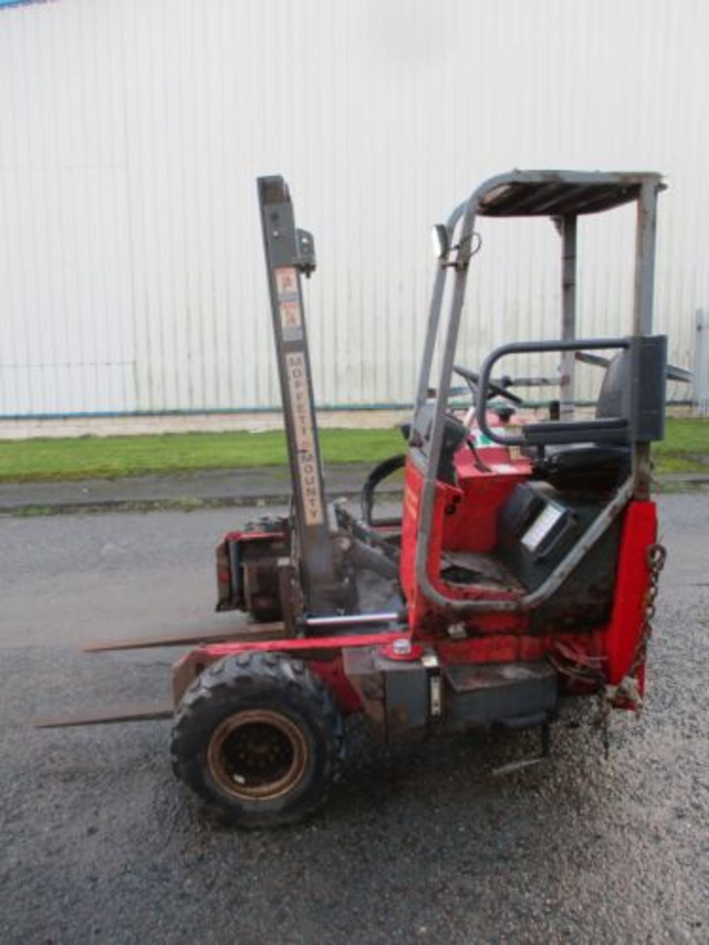 MOFFETT MOUNTY M2003 FORK LIFT FORKLIFT TRUCK MOUNTED 2 TON 3WD DELIVERY ARANGED - Image 10 of 11