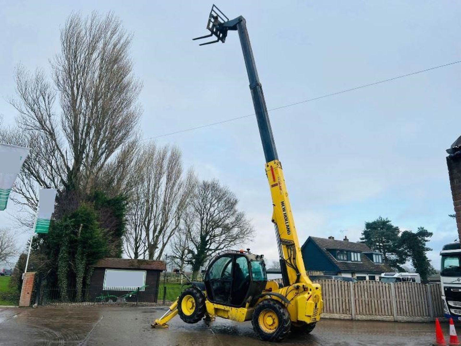 NEW HOLLAND LM1345 TURBO 4WD TELEHANDLER * 13 METER * C/W PALLET TINES - Image 10 of 14