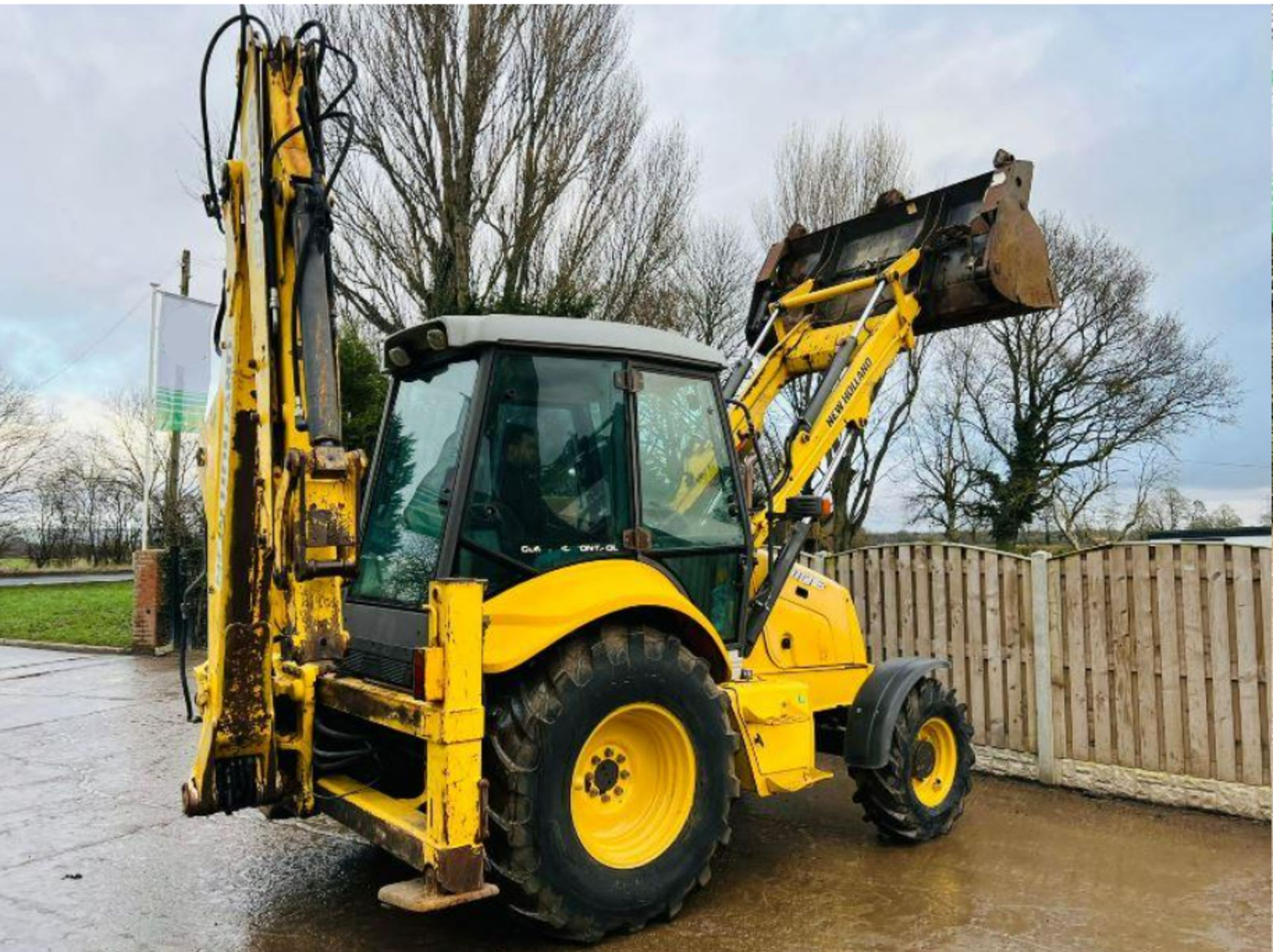 NEW HOLLAND LB110B-4PT 4WD BACKHOE DIGGER C/W ROBO CONTROLS - Image 3 of 12