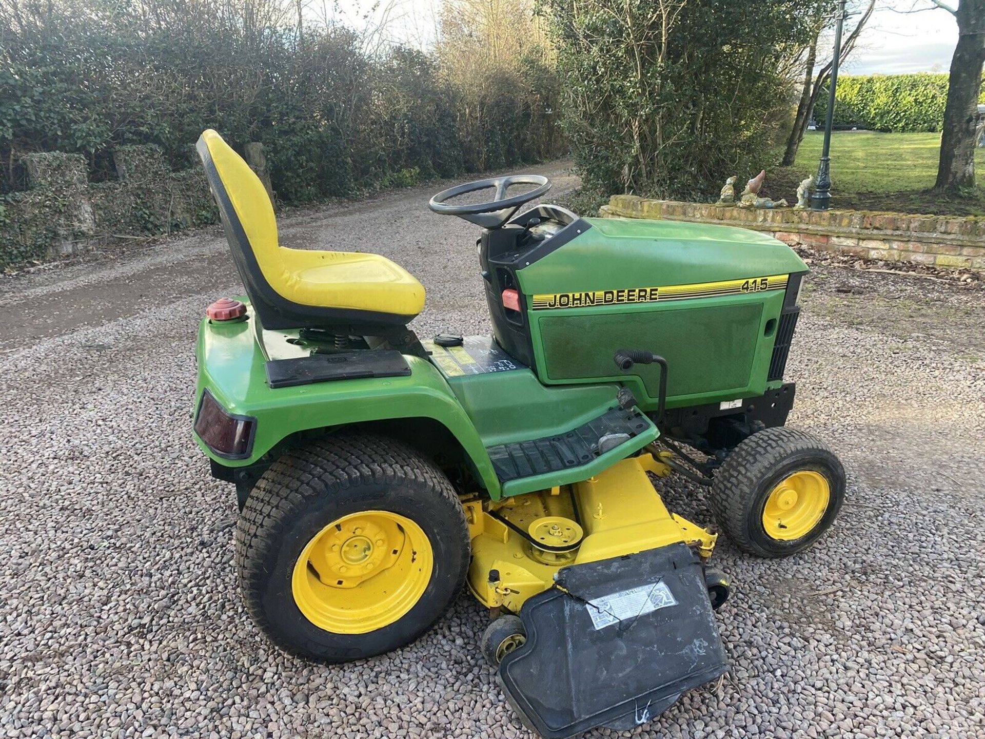 JOHN DEERE X304 LAWNMOWER - Image 3 of 10