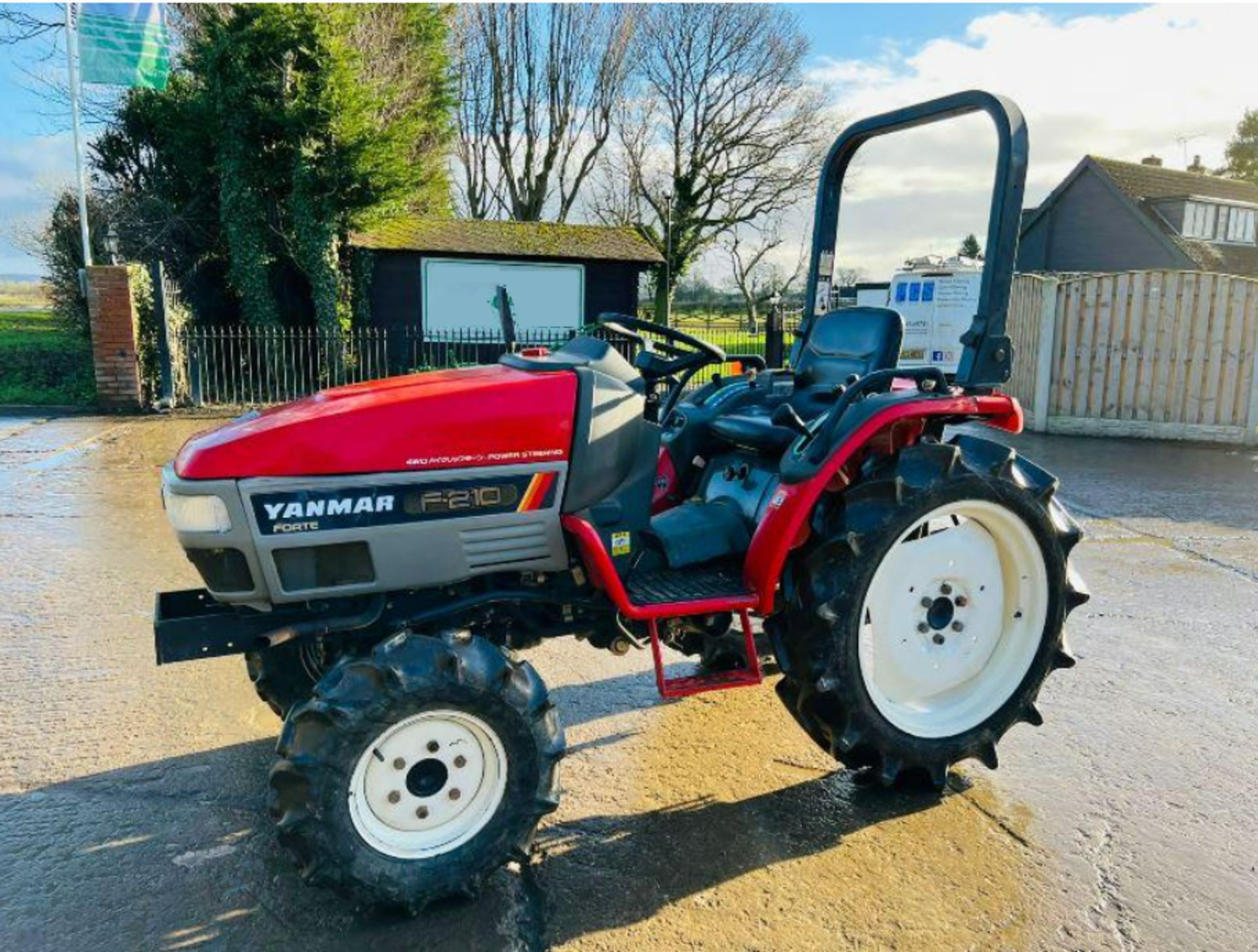 YANMAR F210 4WD COMPACT TRACTOR * ONLY 1213 HOURS * C/W ROLE FRAME - Image 2 of 5