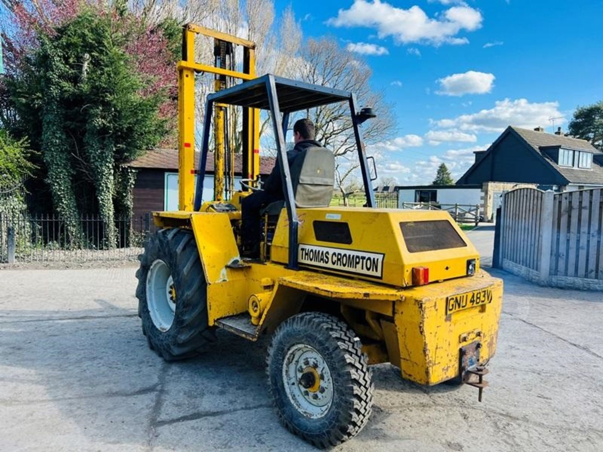 SANDERSON SB45 ROUGH TERRIAN FORKLIFT C/W PALLET TINES