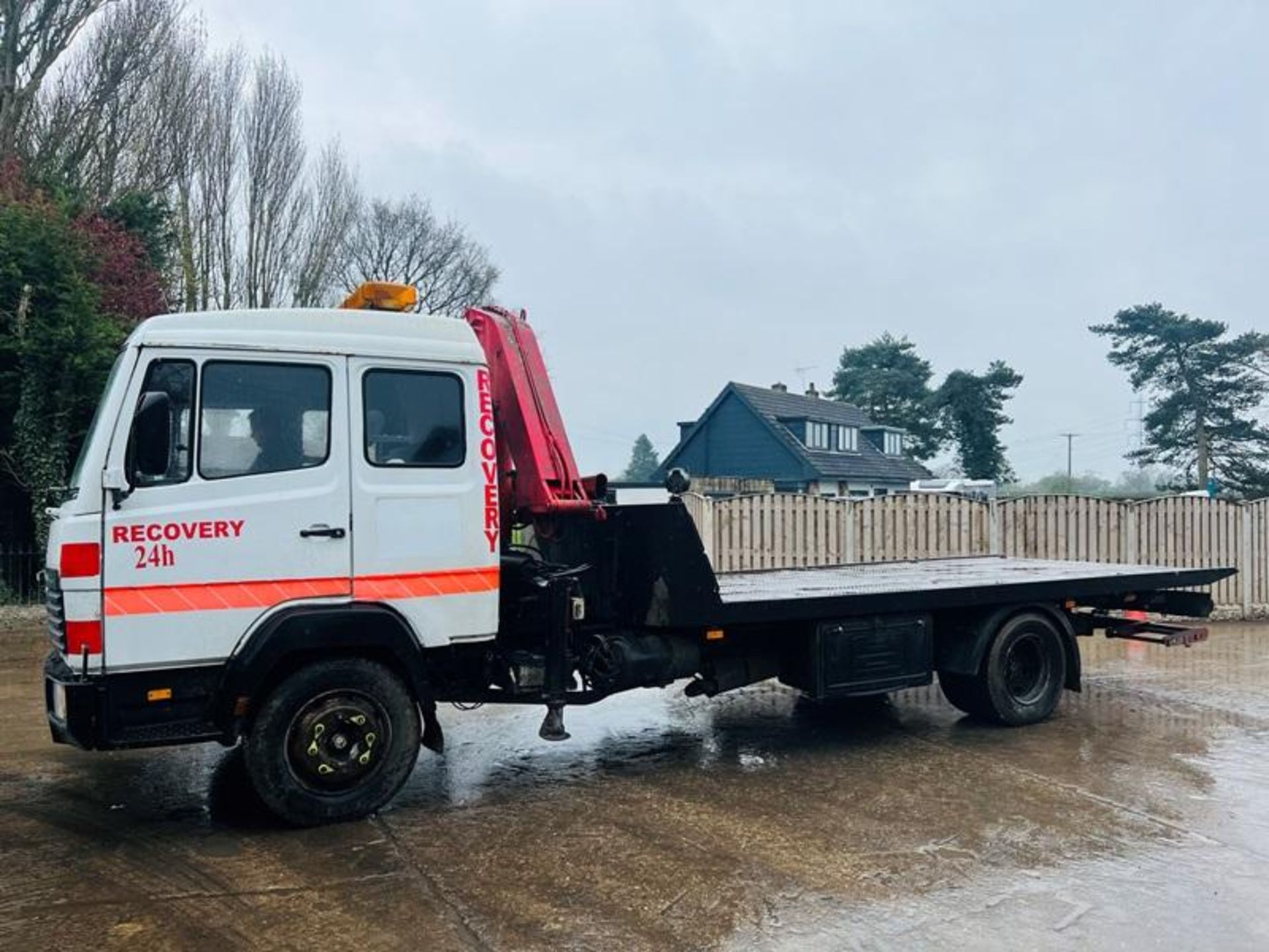 MERCEDES 814 4X2 CREW CAB RECOVERY LORRY C/W TILT AND SLIDE BODY & SPEC LIFT - Image 2 of 13