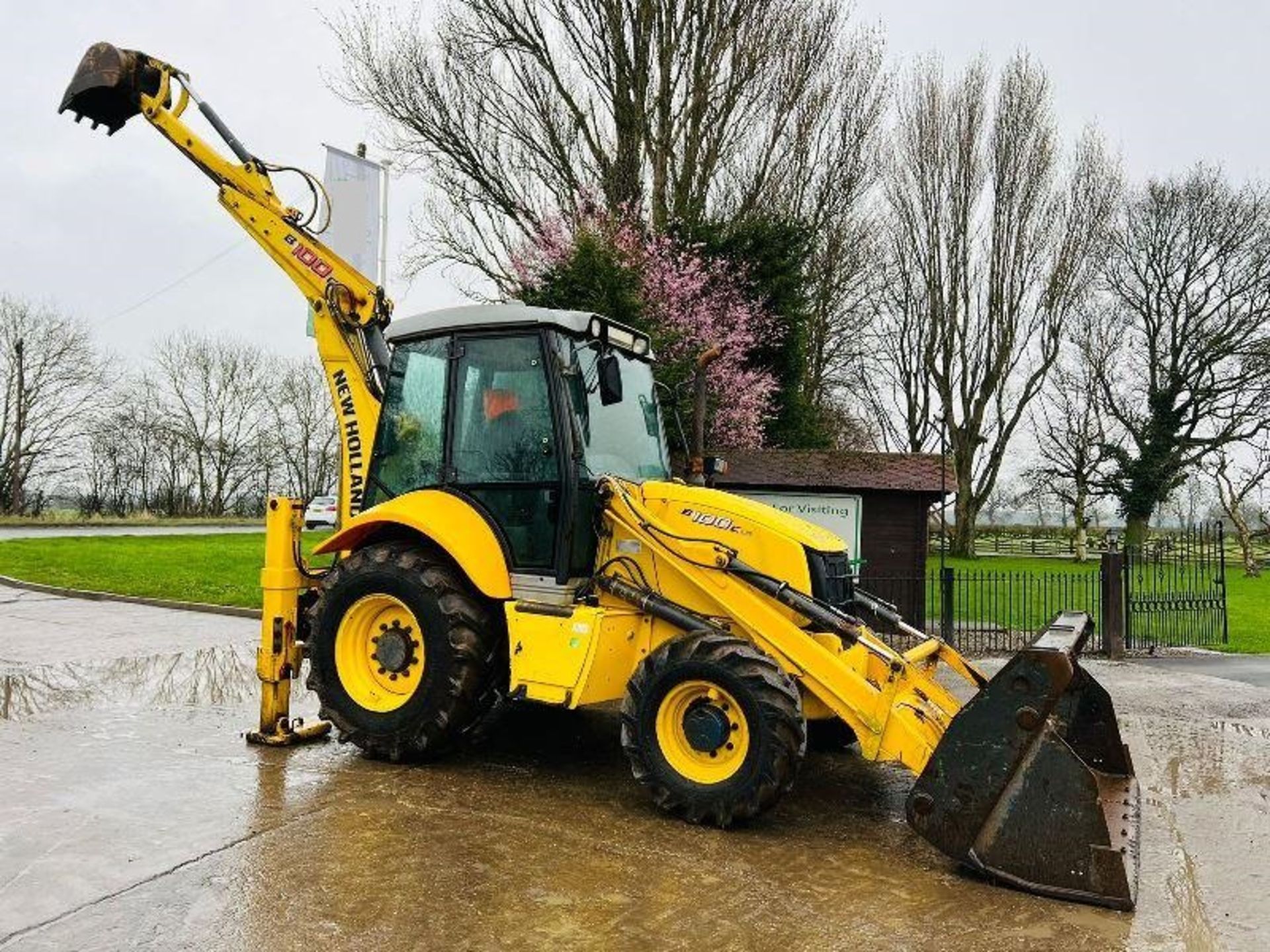 NEW HOLAND B100C 4WD BACKHOE DIGGER *YEAR 2012* C/W EXTENDING DIG - Image 8 of 17